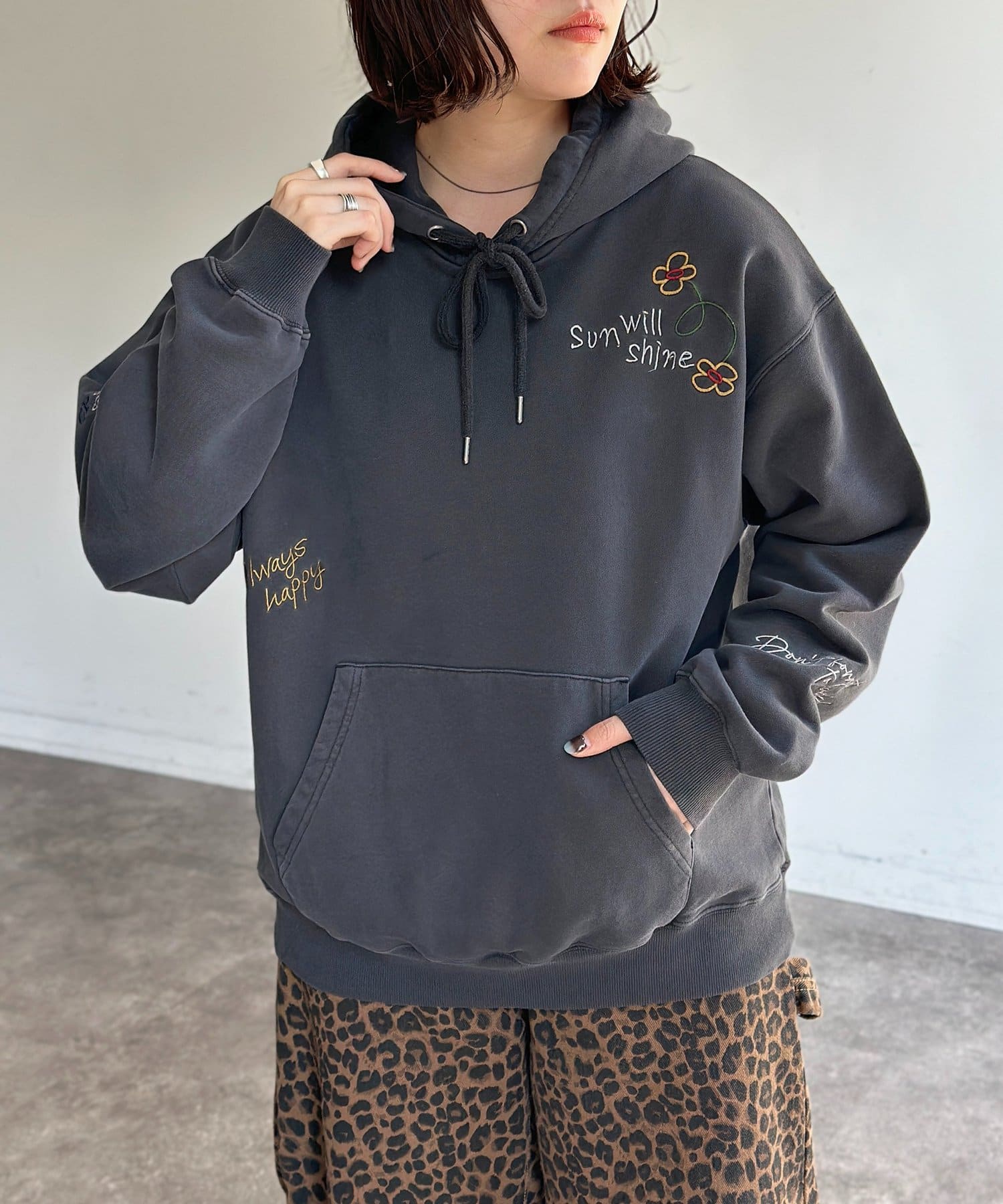 CPCM(シーピーシーエム) 落書き刺繍パーカー