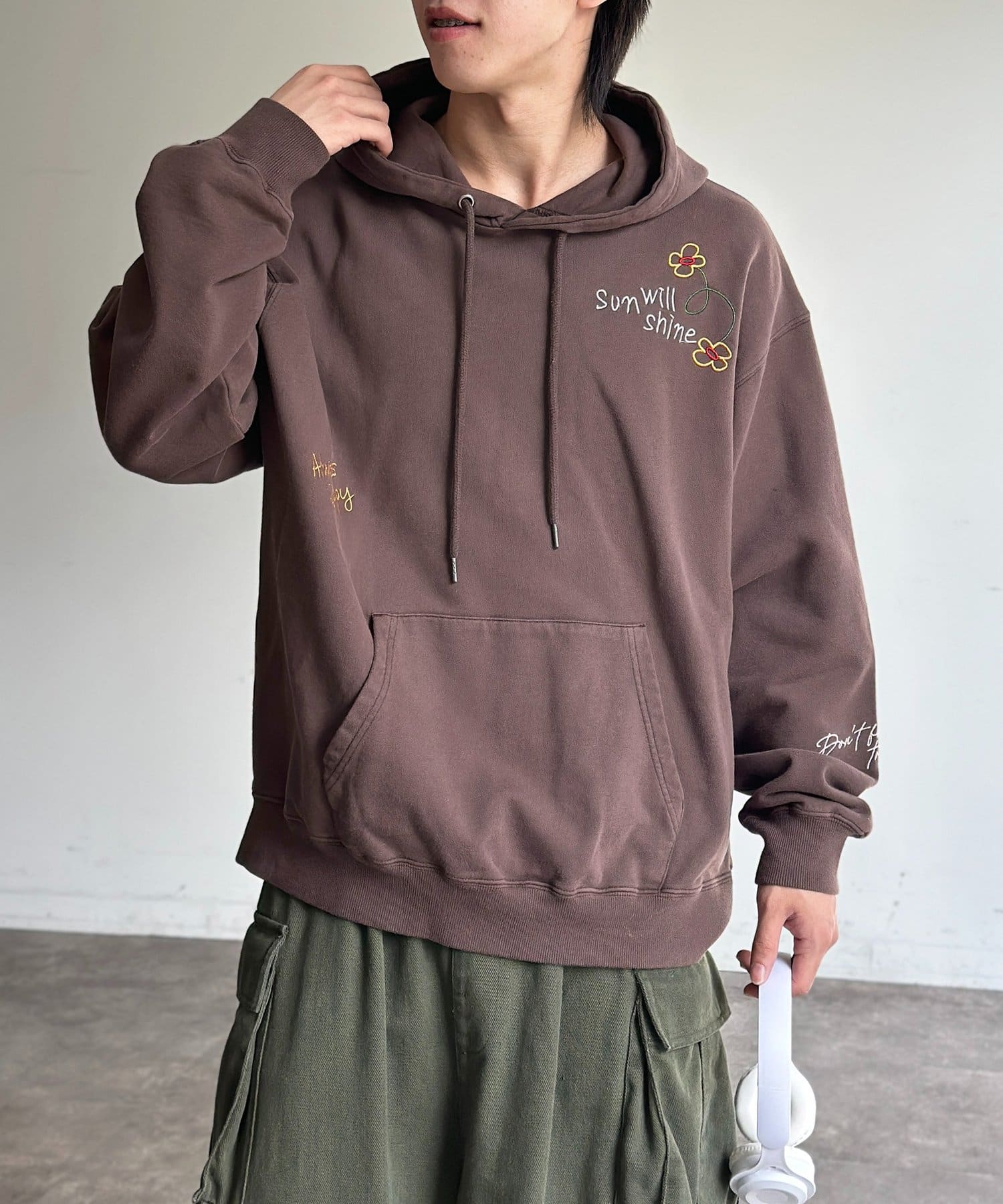 CPCM(シーピーシーエム) 落書き刺繍パーカー