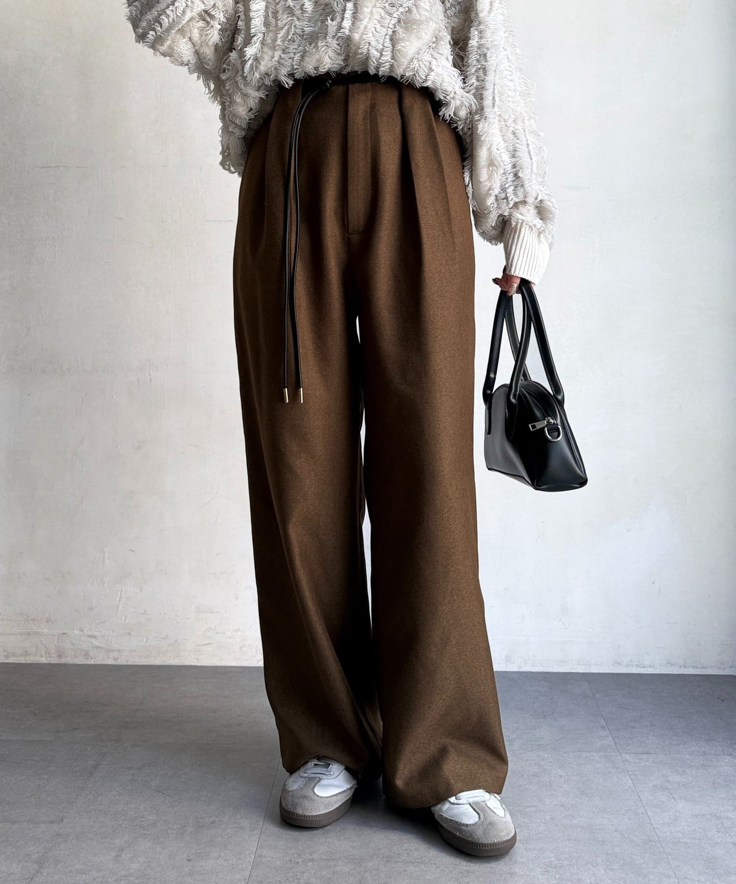 Chez toi(シェトワ) 合皮ベルト付きパンツ