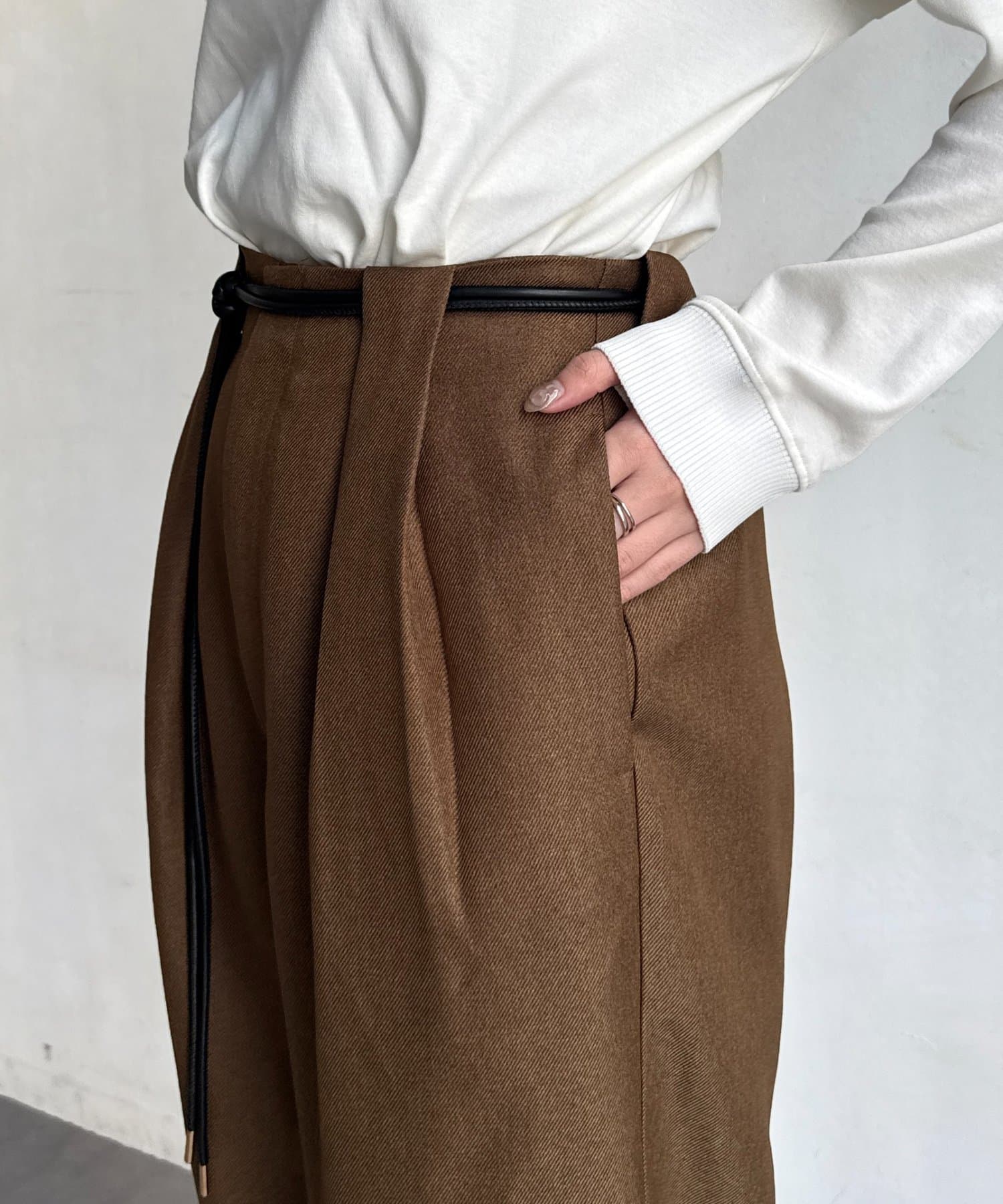 Chez toi(シェトワ) 合皮ベルト付きパンツ