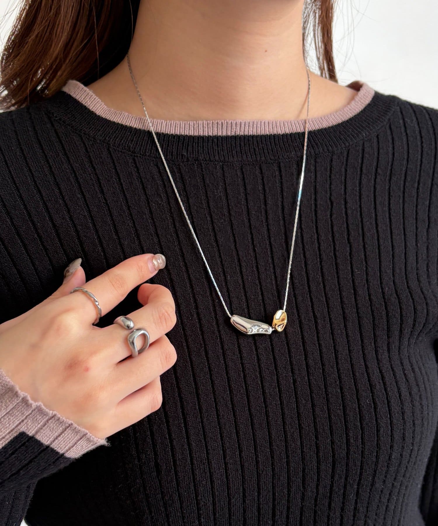 Chez toi(シェトワ) 変形ぷっくり大小プレートネックレス