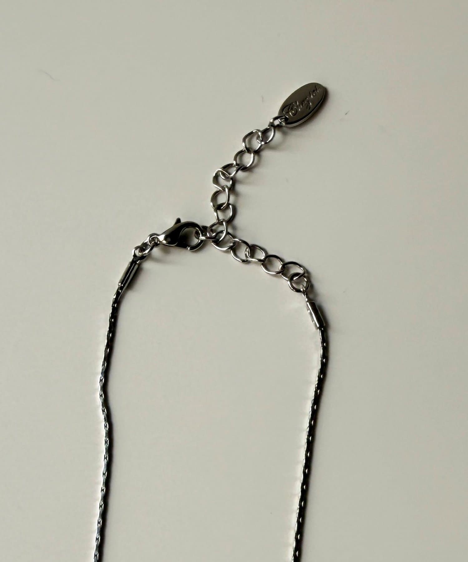 Chez toi(シェトワ) 変形ぷっくり大小プレートネックレス