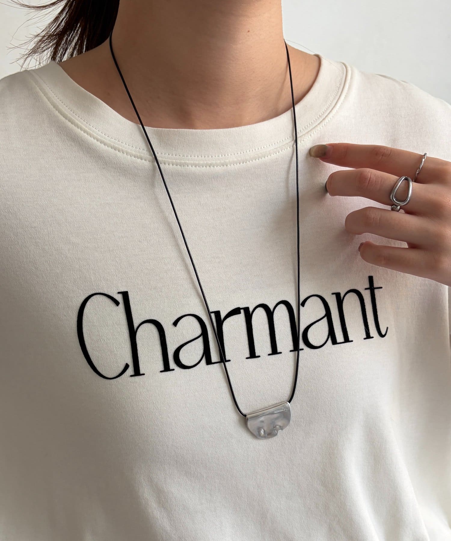 Chez toi(シェトワ) 半月プレートネックレス