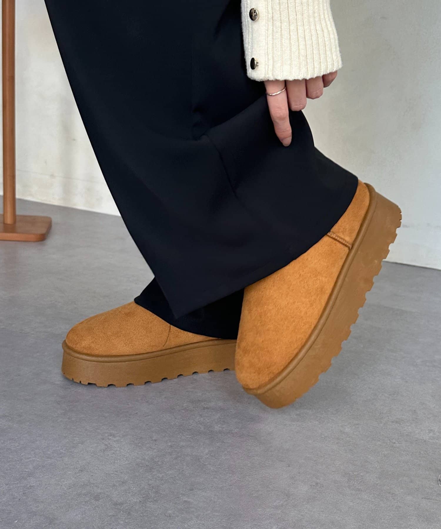 Thevon.(ゼヴォン) 厚底ショートムートンブーツ
