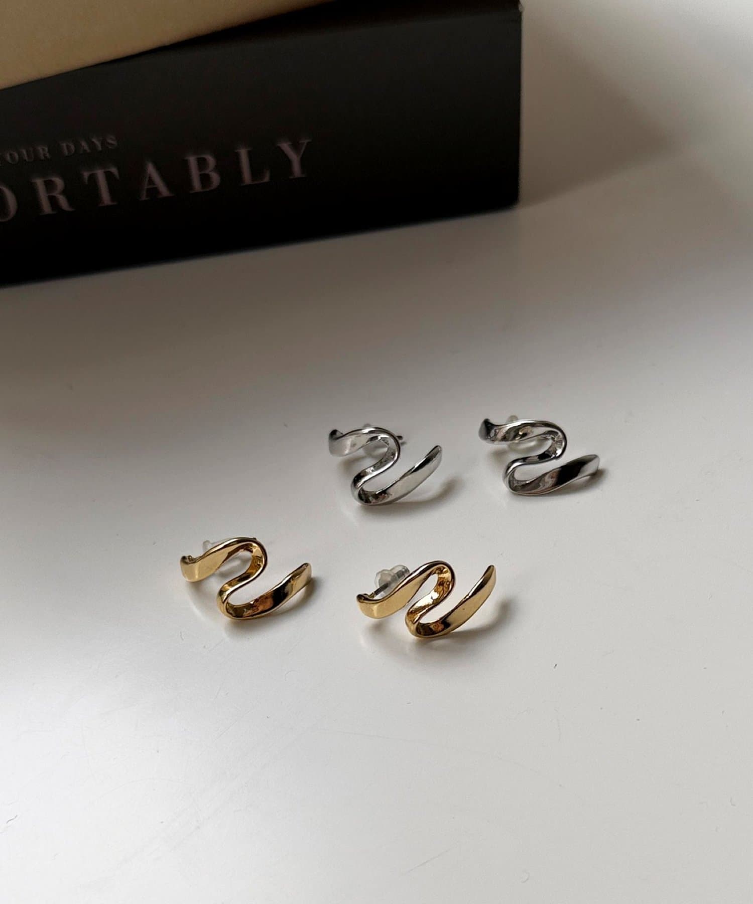 Chez toi(シェトワ) 変形うねりピアス