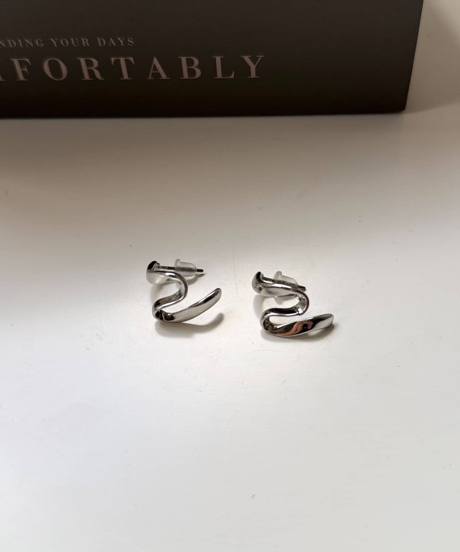 Chez toi(シェトワ) 変形うねりピアス