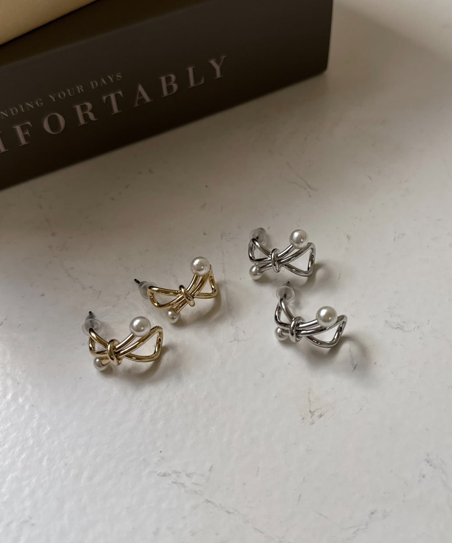 Chez toi(シェトワ) パールリボン風ピアス