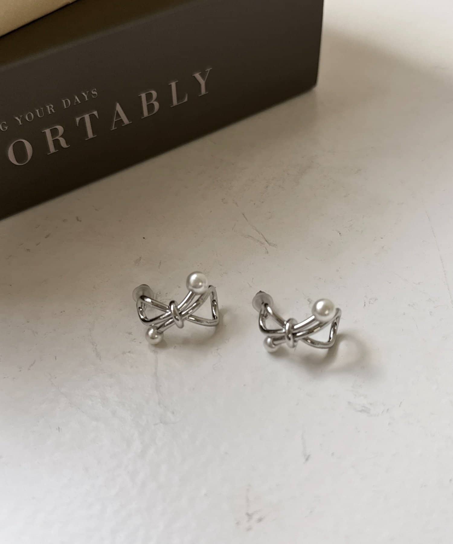 Chez toi(シェトワ) パールリボン風ピアス