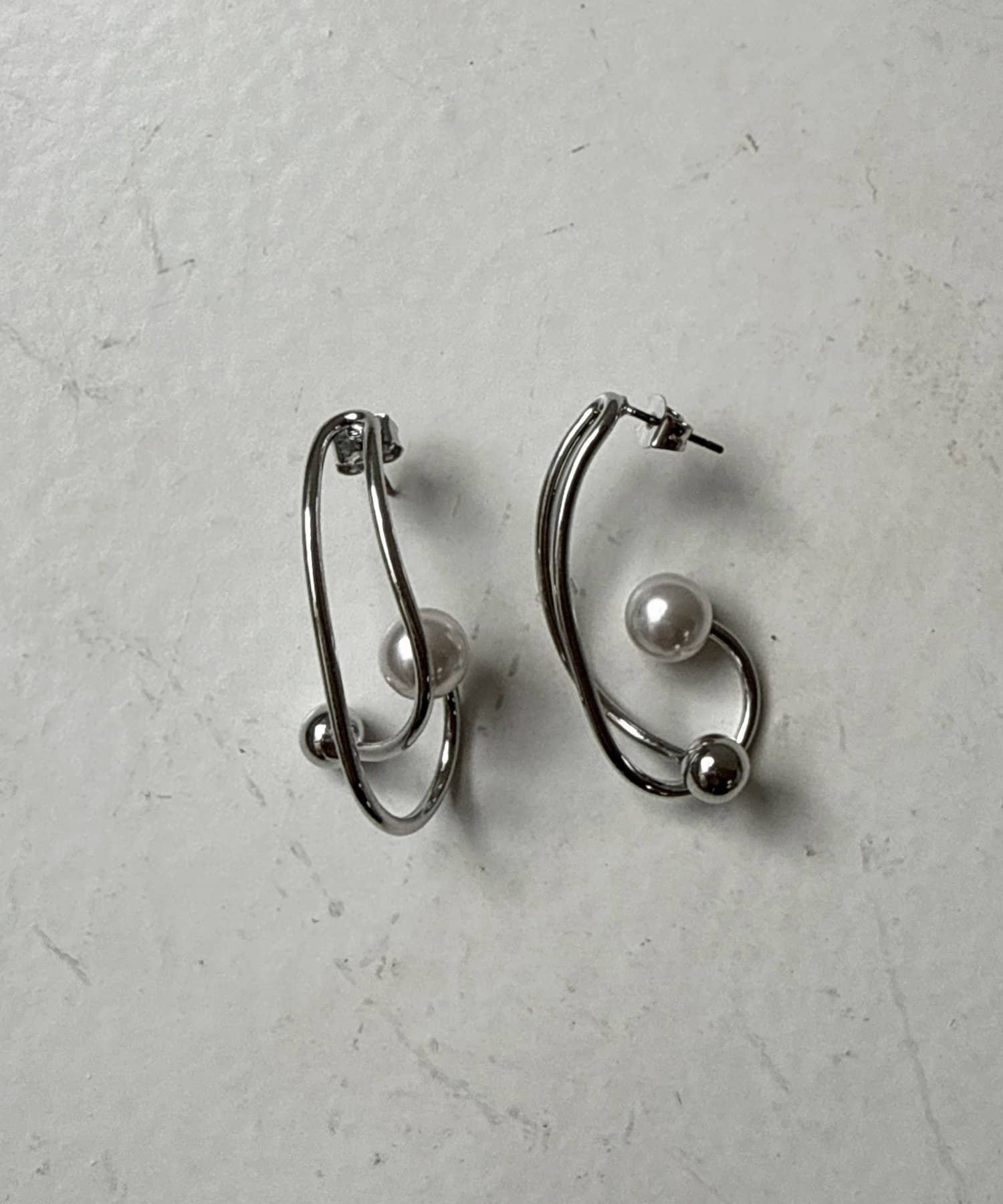 Chez toi(シェトワ) フープねじれパールピアス