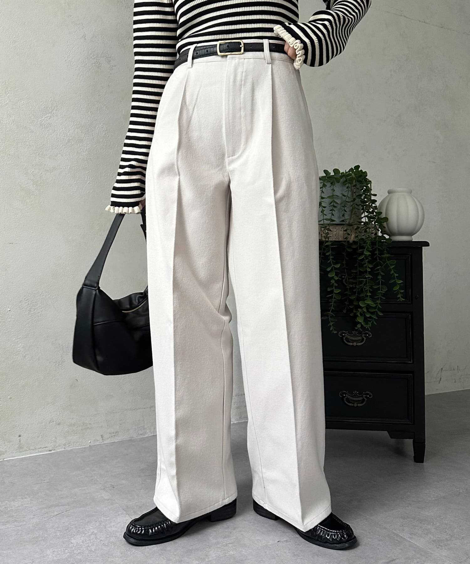 Thevon.(ゼヴォン) ウールライクストレートスラックス