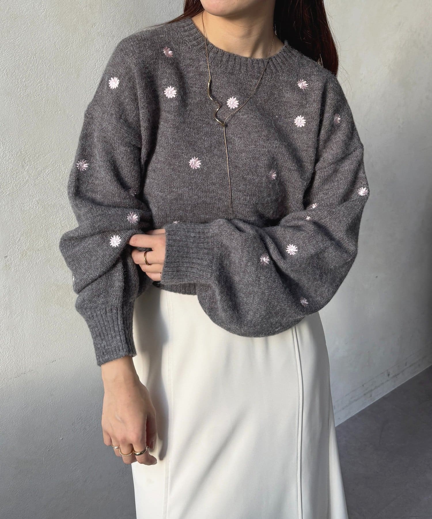 Thevon.(ゼヴォン) フラワー刺繍ショートニット