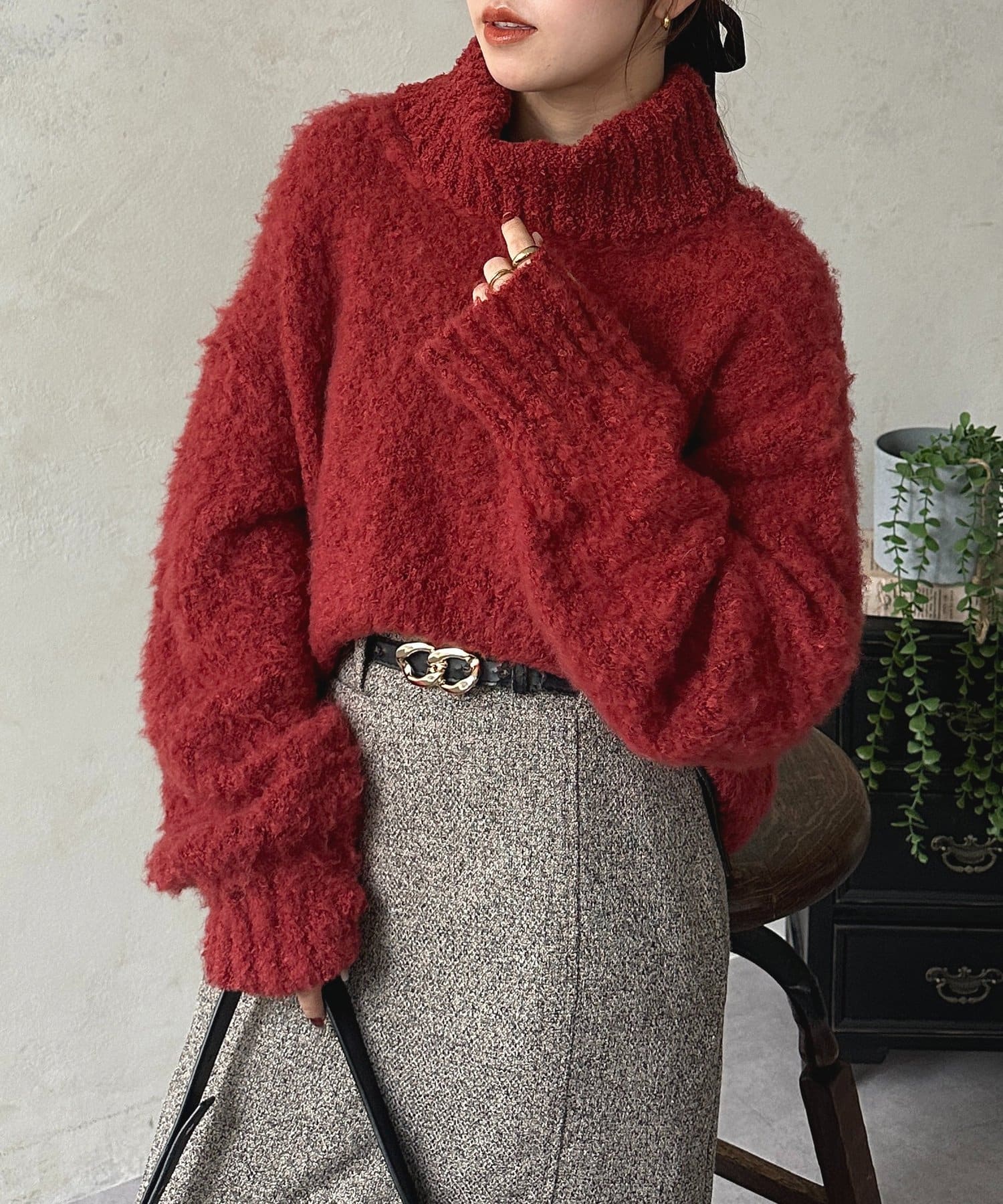 Thevon.(ゼヴォン) ブークレヤーンオフタートルニット