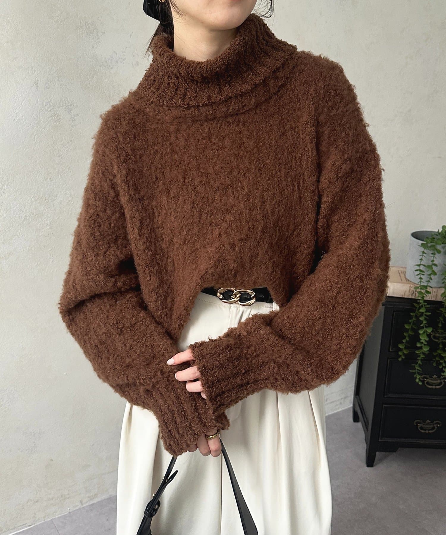 Thevon.(ゼヴォン) ブークレヤーンオフタートルニット