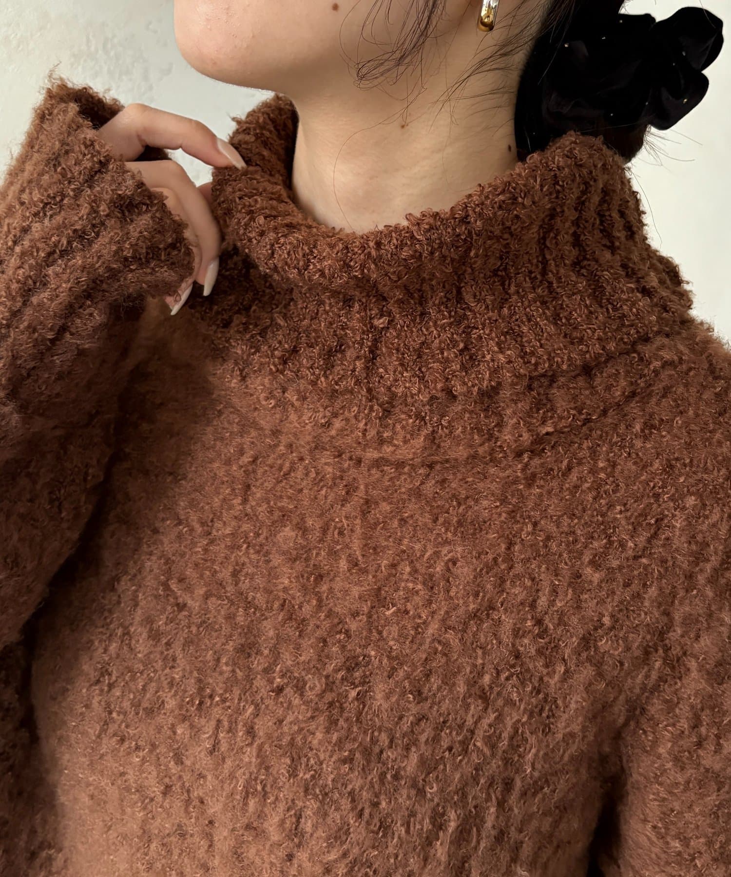 Thevon.(ゼヴォン) ブークレヤーンオフタートルニット