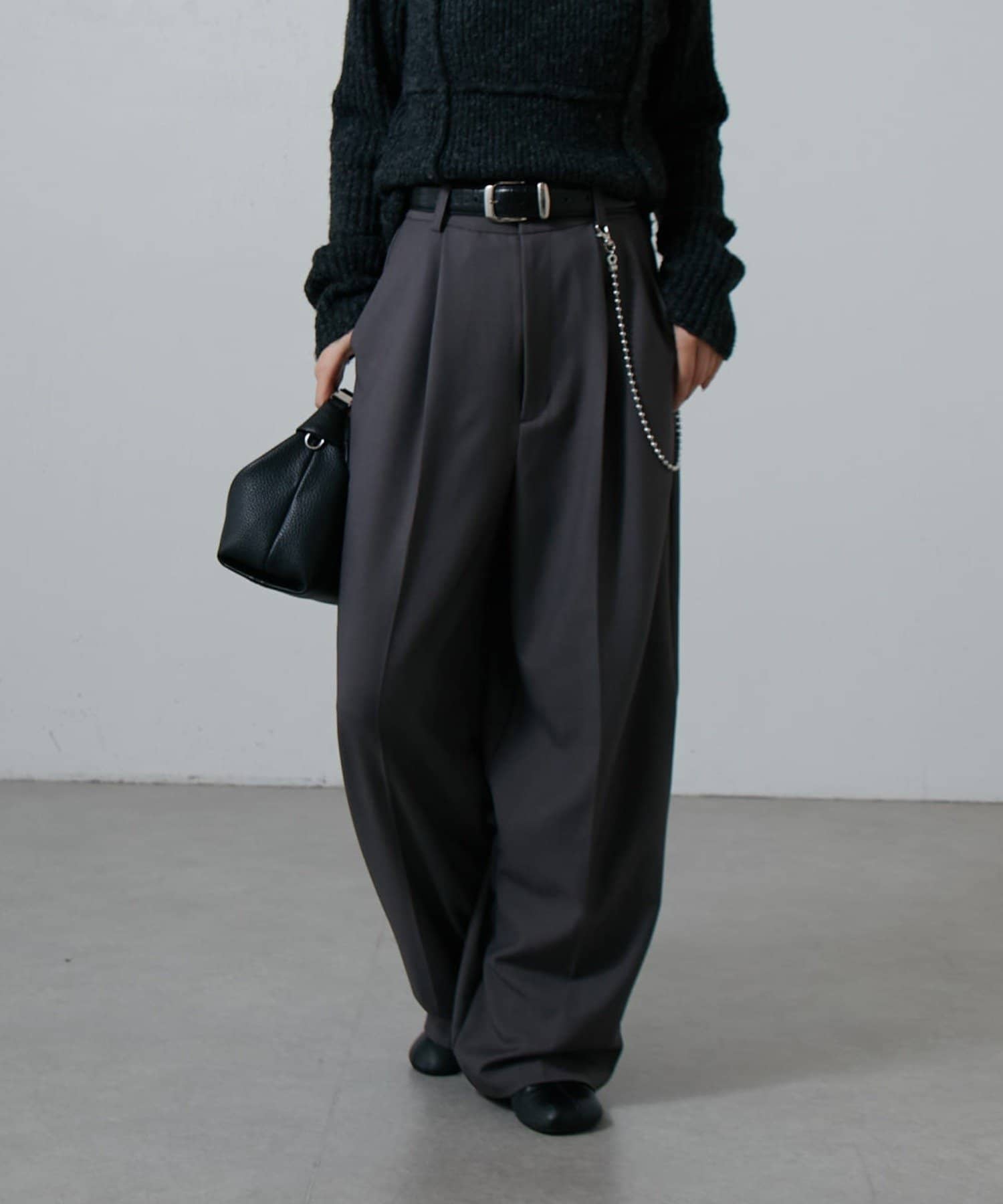 Lui's(ルイス) 後ろ切替チェーン付きスラックスパンツ