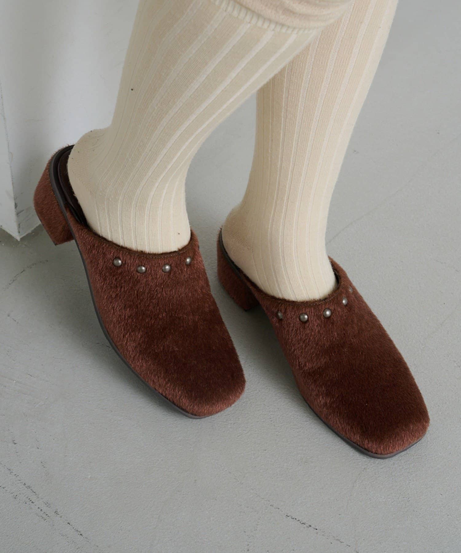 Kastane(カスタネ) ハラコラウンドスタッズミュール