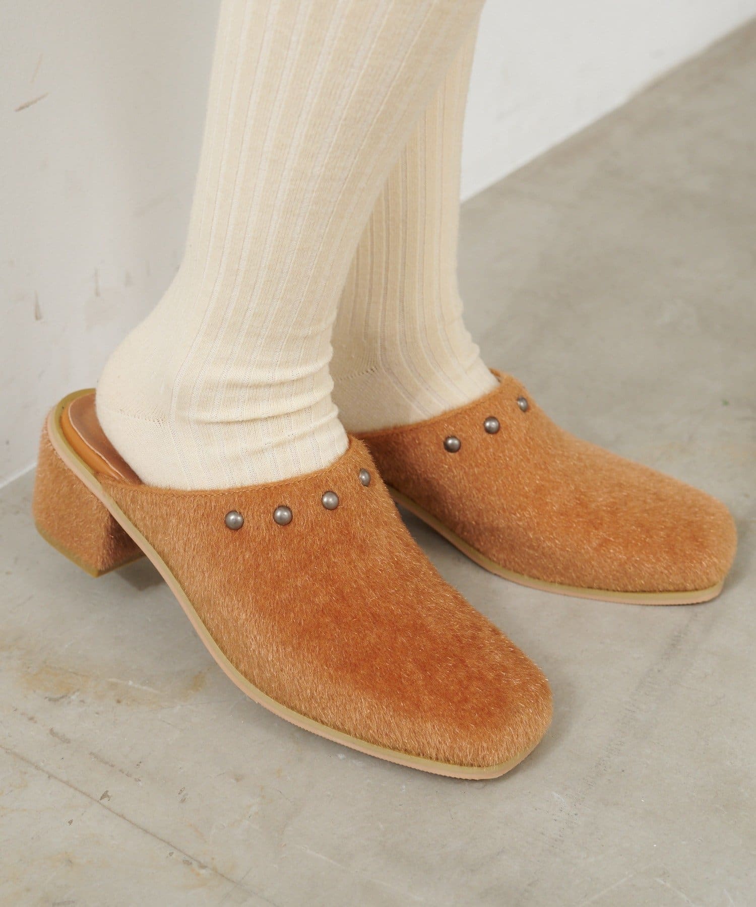 Kastane(カスタネ) ハラコラウンドスタッズミュール