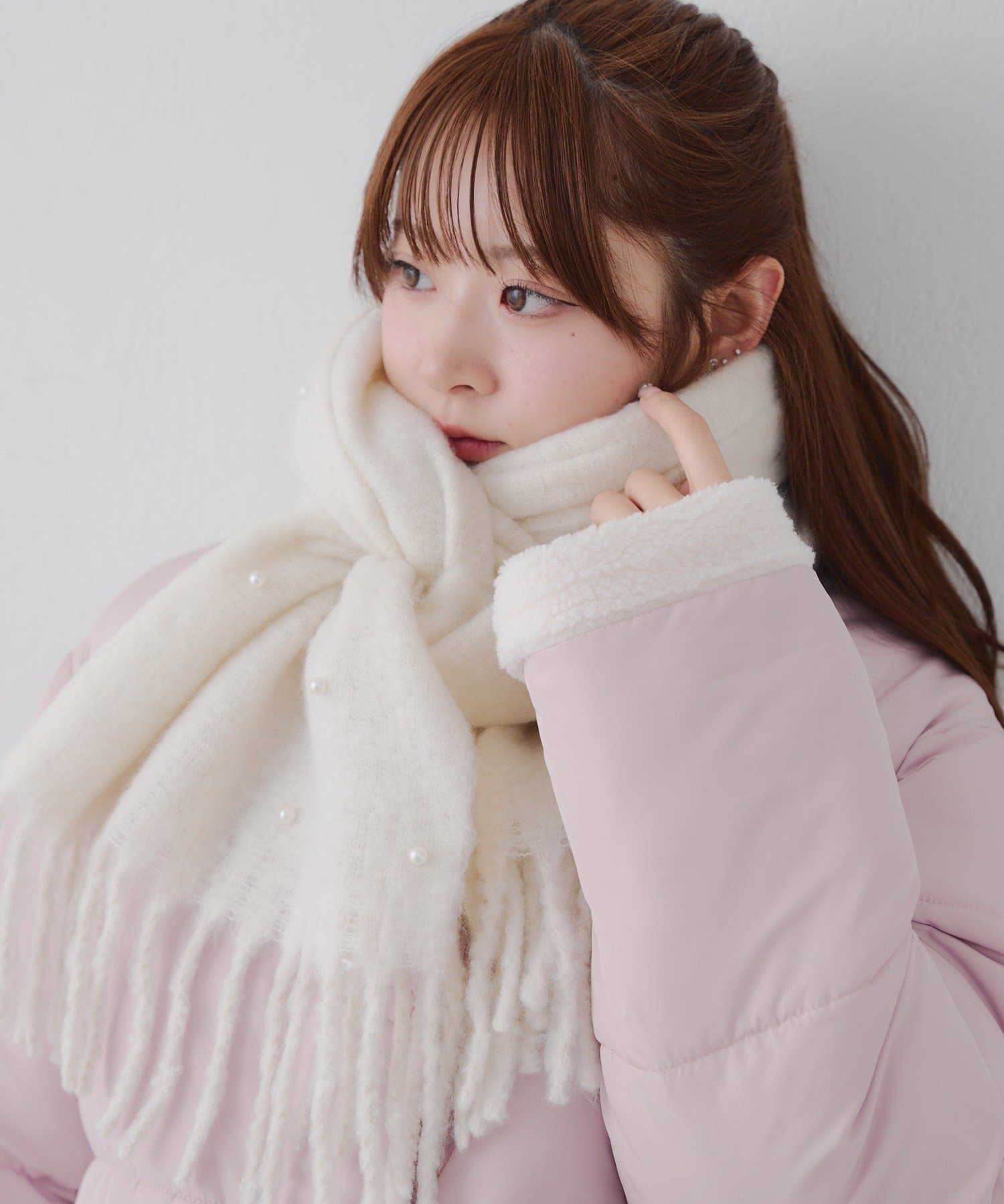 Remind me and forever(リマインドミーアンドフォーエバー) 冬コーデの主役に！パール付マフラー