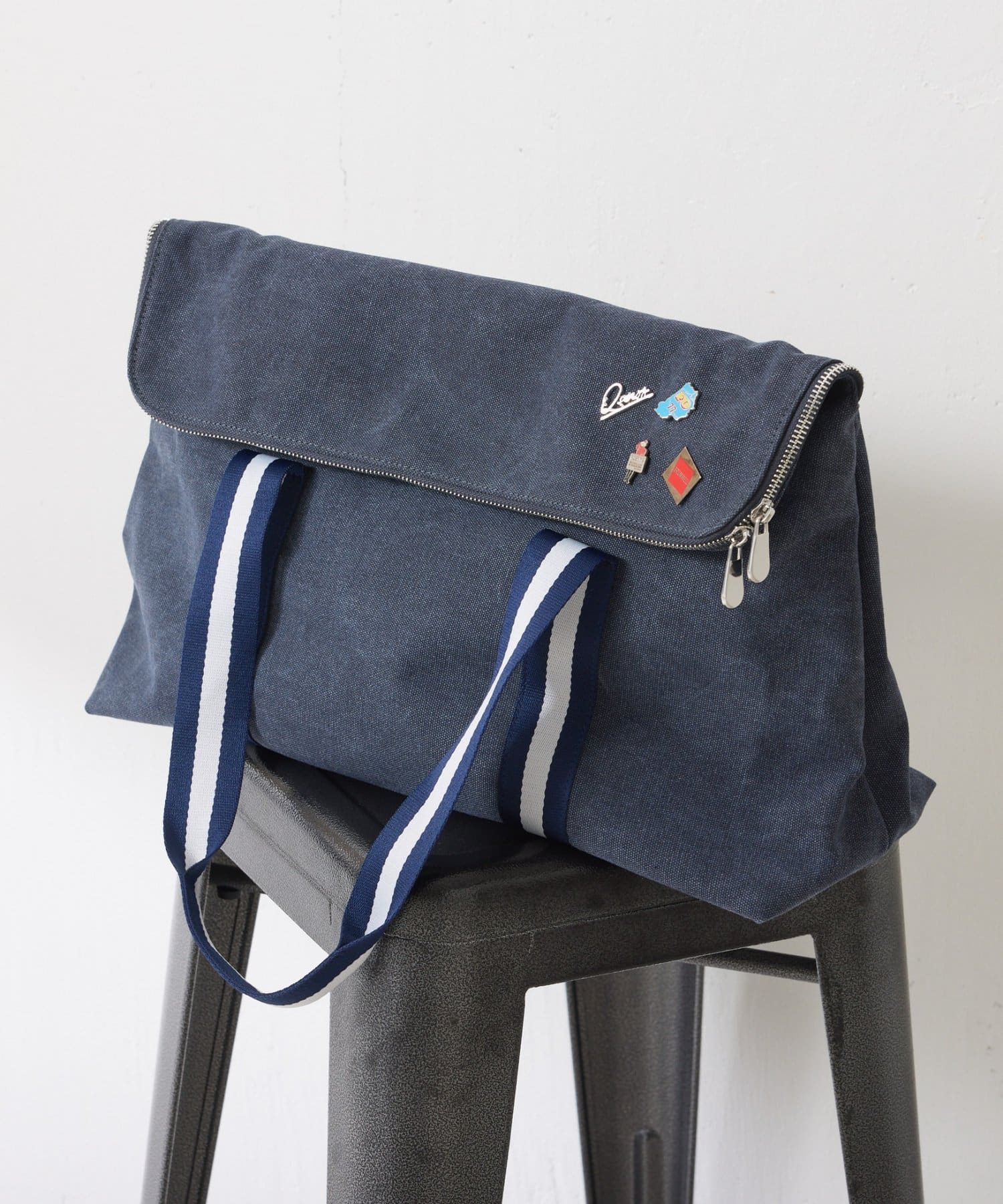 COLLAGE GALLARDAGALANTE(コラージュ ガリャルダガランテ) 【ピンバッジ付き】Q.anos ラージボストントートバッグ