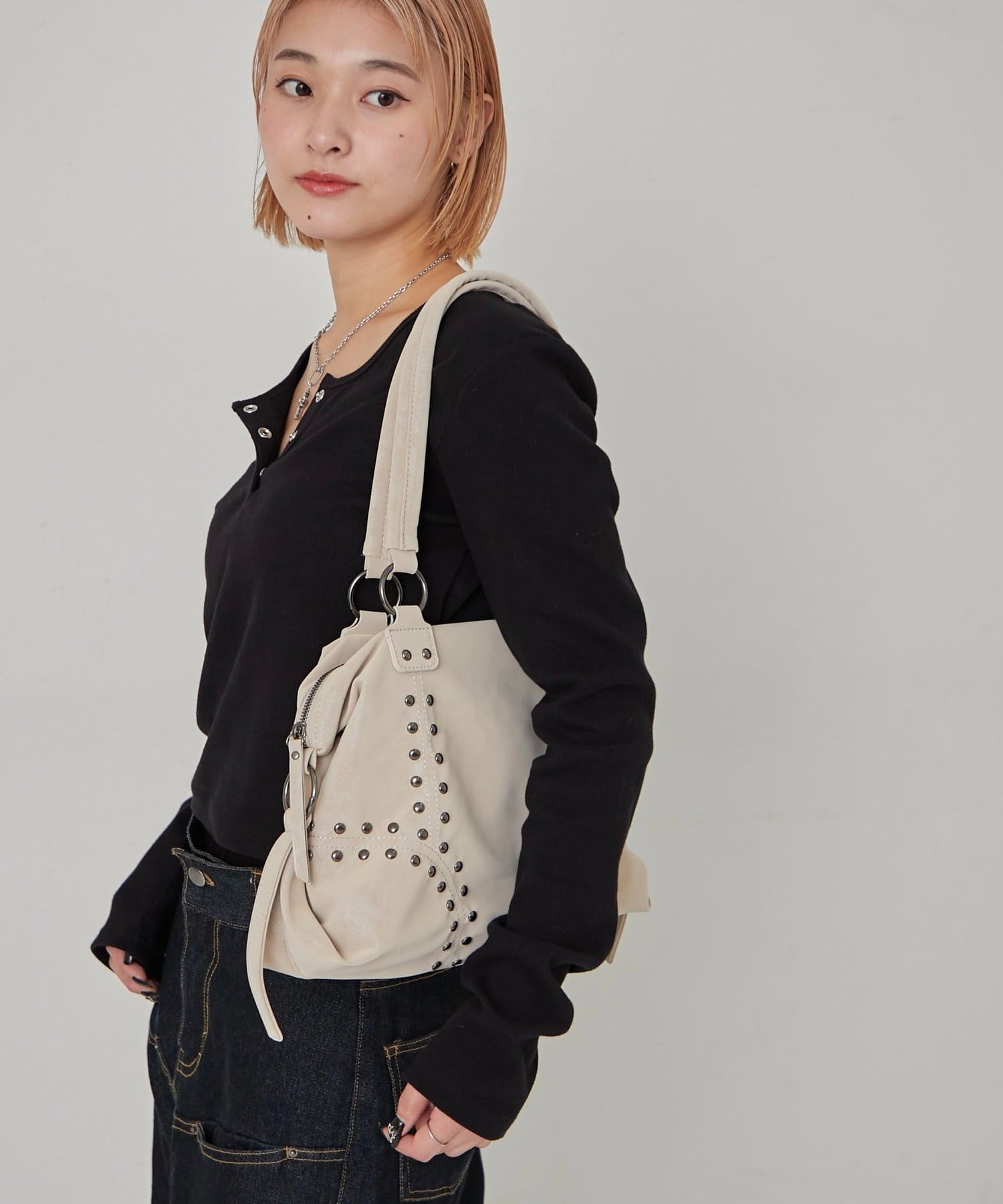 WHO’S WHO gallery(フーズフーギャラリー) 【WEB限定】スタッズショルダーバッグ