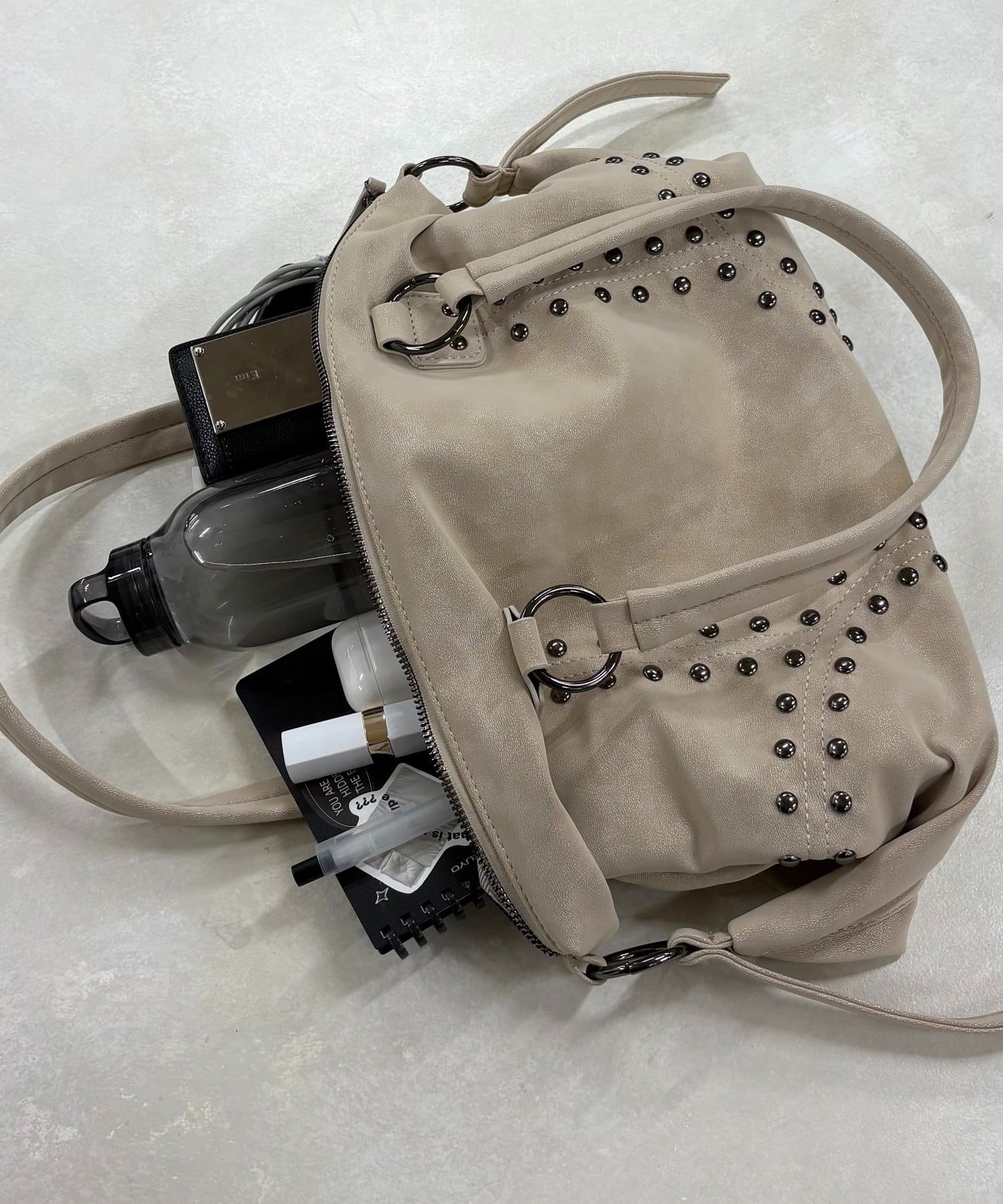 WHO’S WHO gallery(フーズフーギャラリー) スタッズショルダーバッグ（無地/ドット柄）