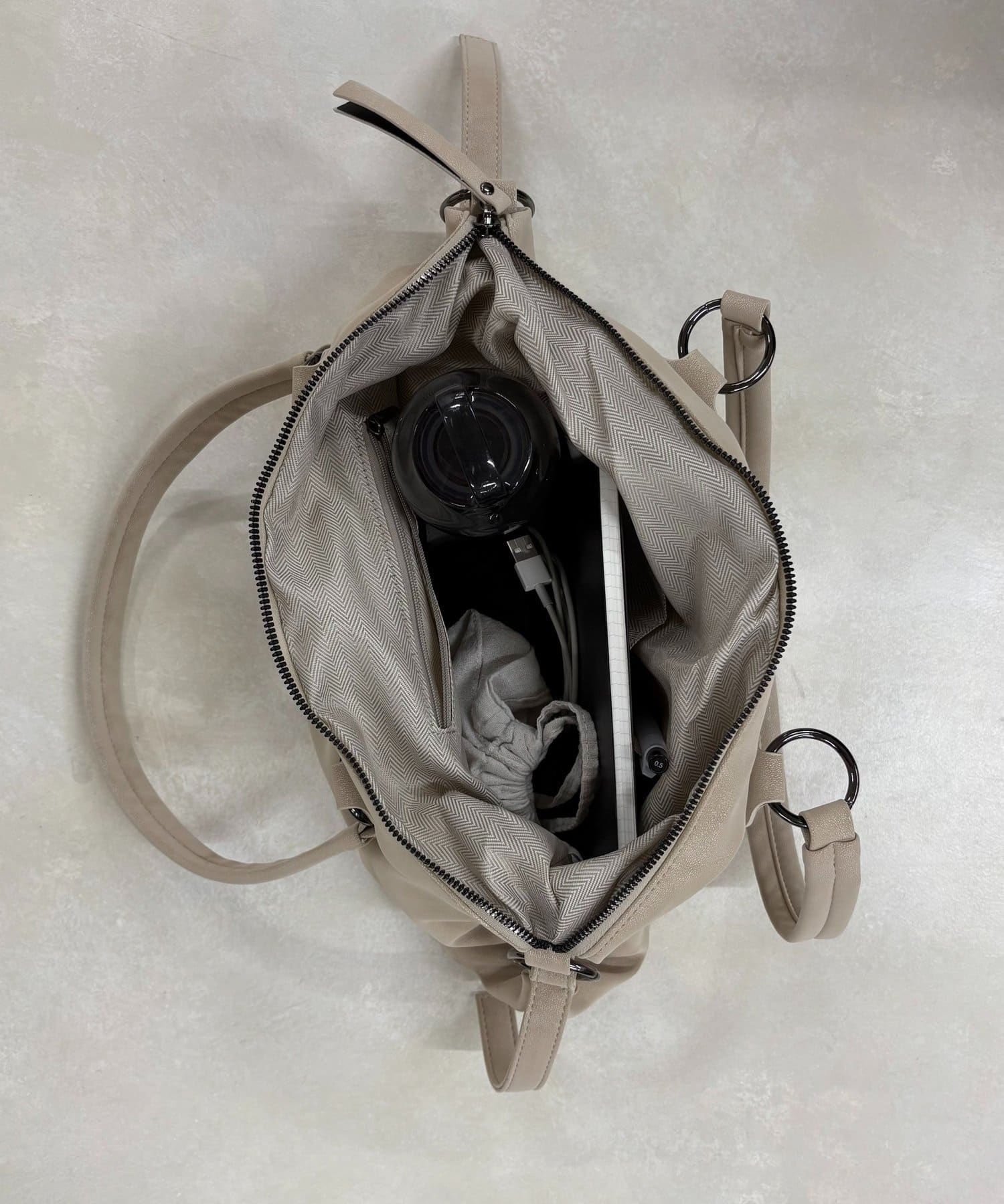 WHO’S WHO gallery(フーズフーギャラリー) スタッズショルダーバッグ（無地/ドット柄）