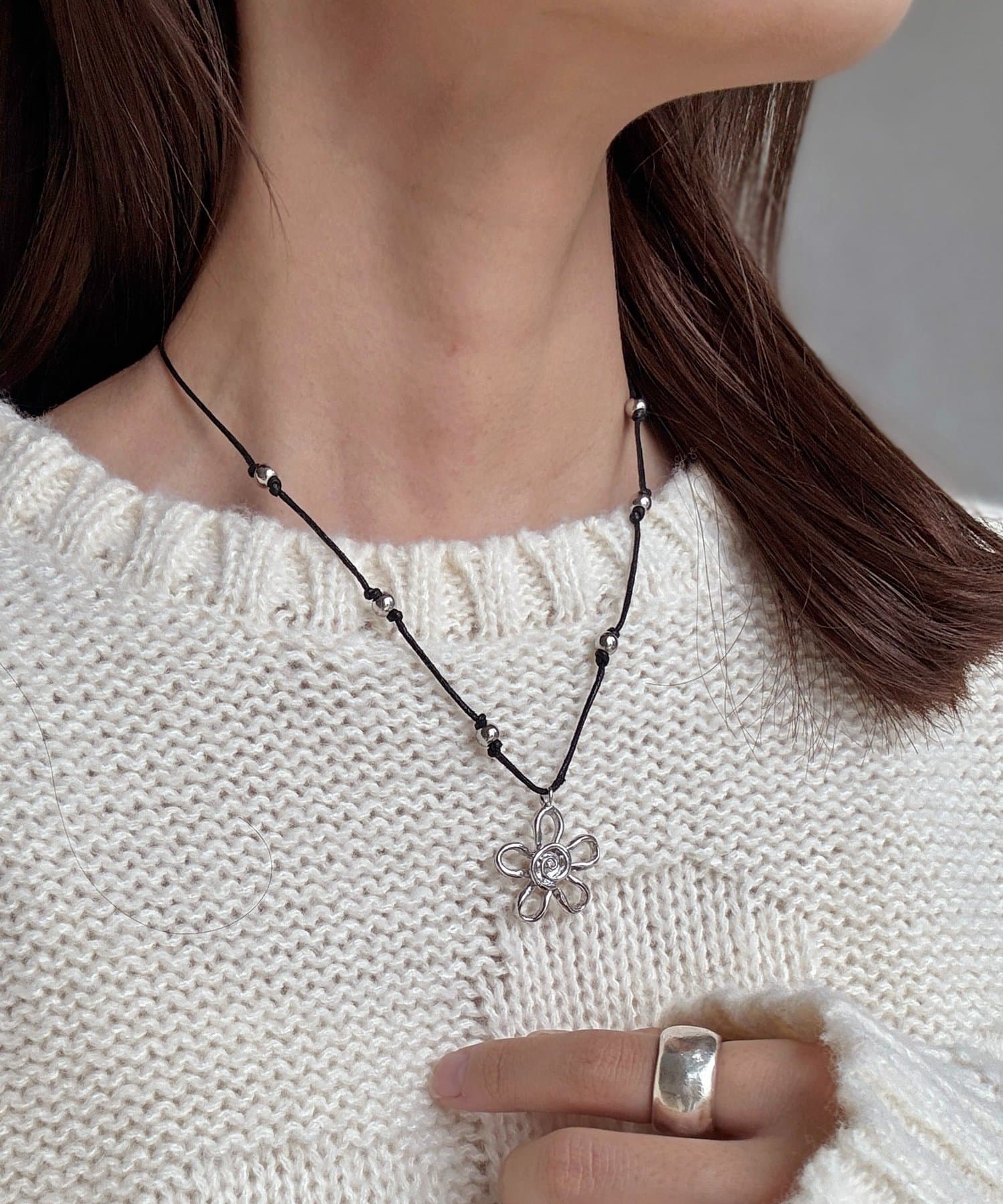 CPCM(シーピーシーエム) モチーフ付きボールネックレス