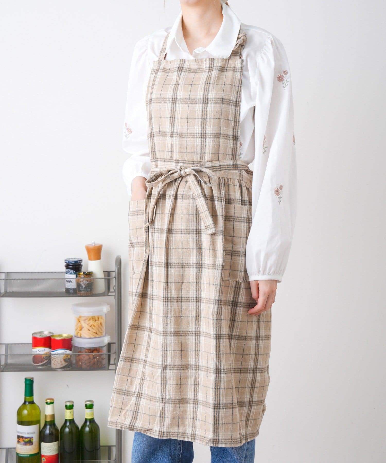 3COINS(スリーコインズ) チェック柄ギャザーエプロン／KITINTO