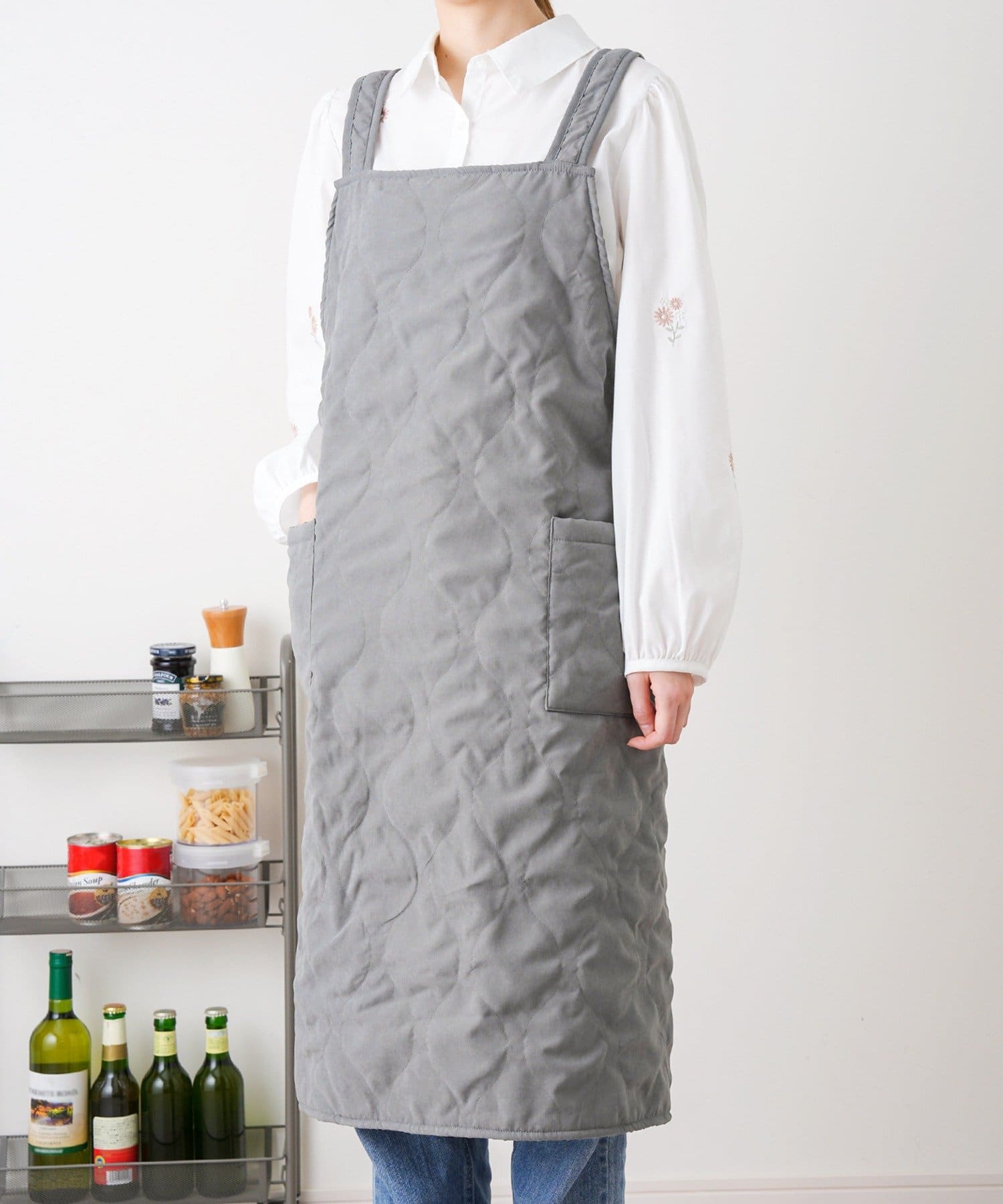 3COINS(スリーコインズ) キルトボアエプロン／KITINTO