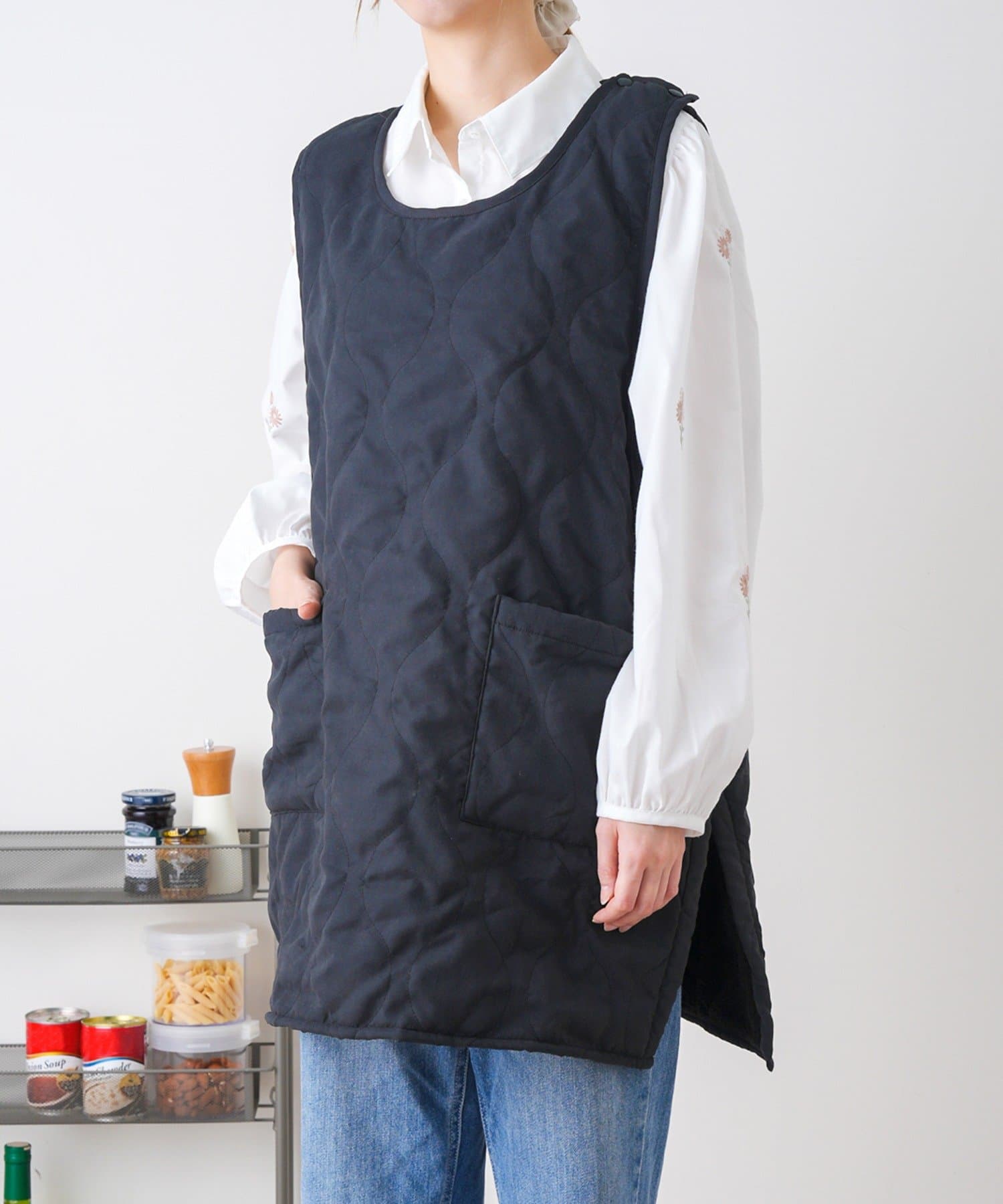 3COINS(スリーコインズ) キルトボアベストエプロン／KITINTO