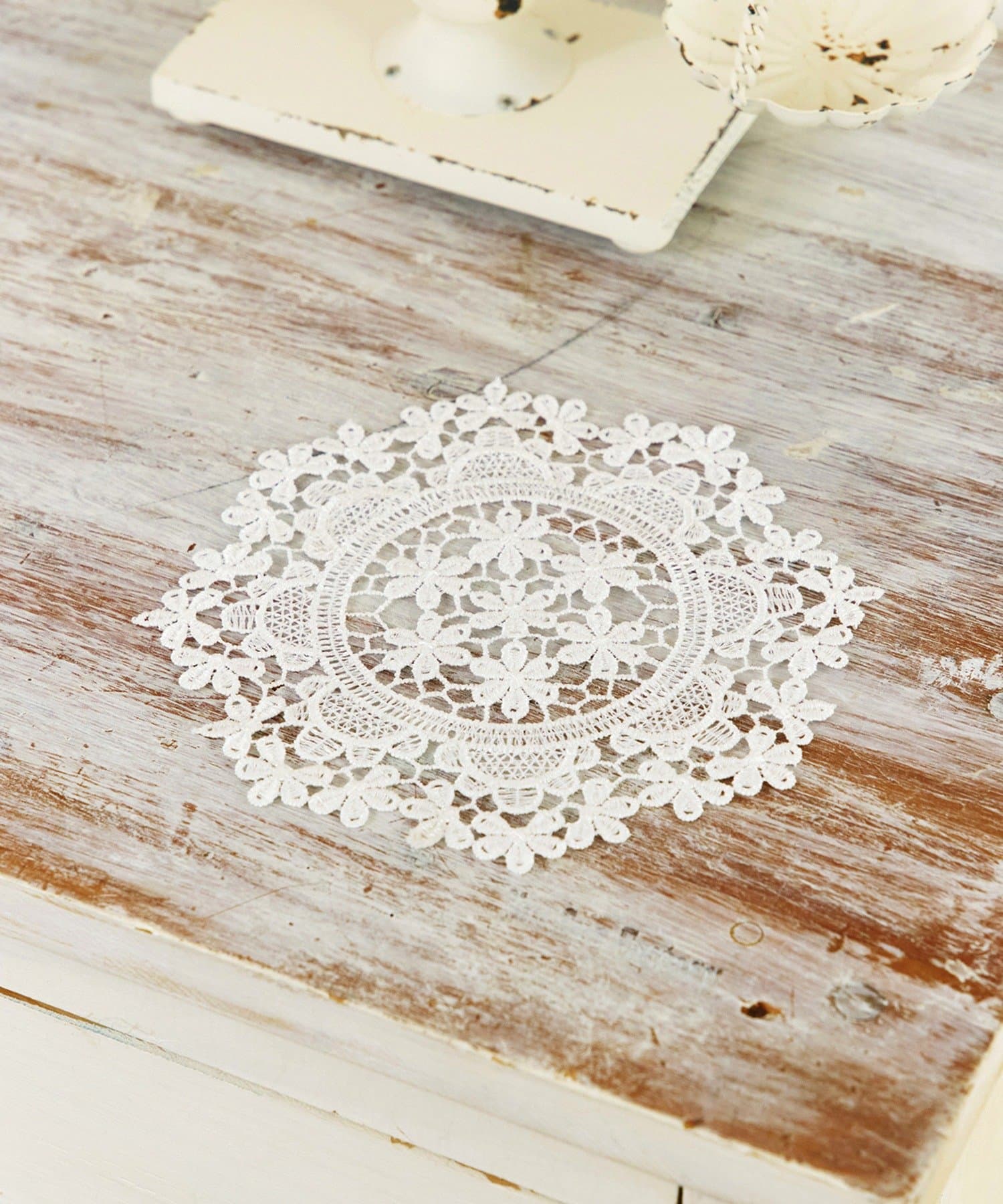 salut!(サリュ) レースドイリー：18cm／choupinet