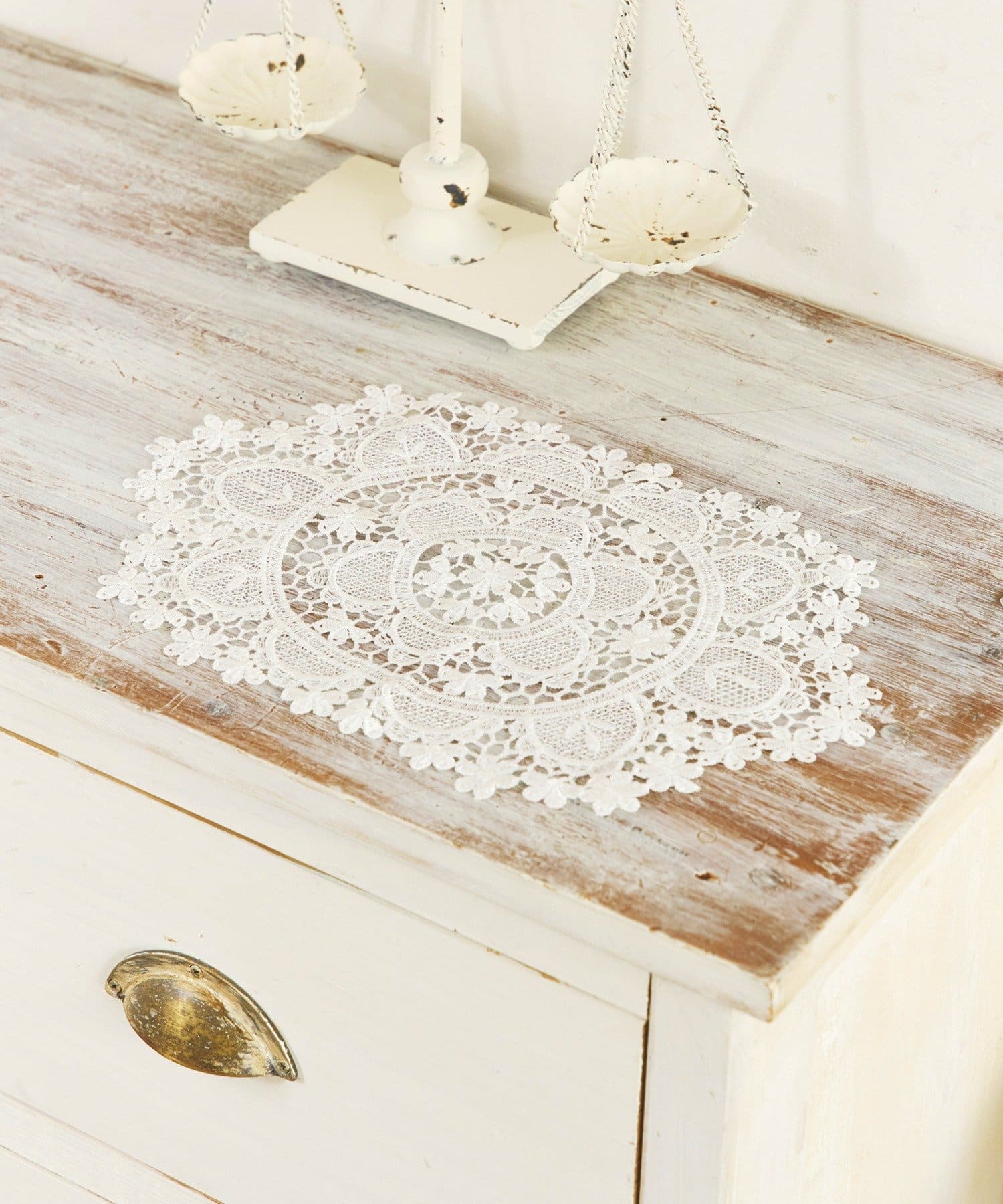 salut!(サリュ) レースドイリーオーバル：36cm／choupinet