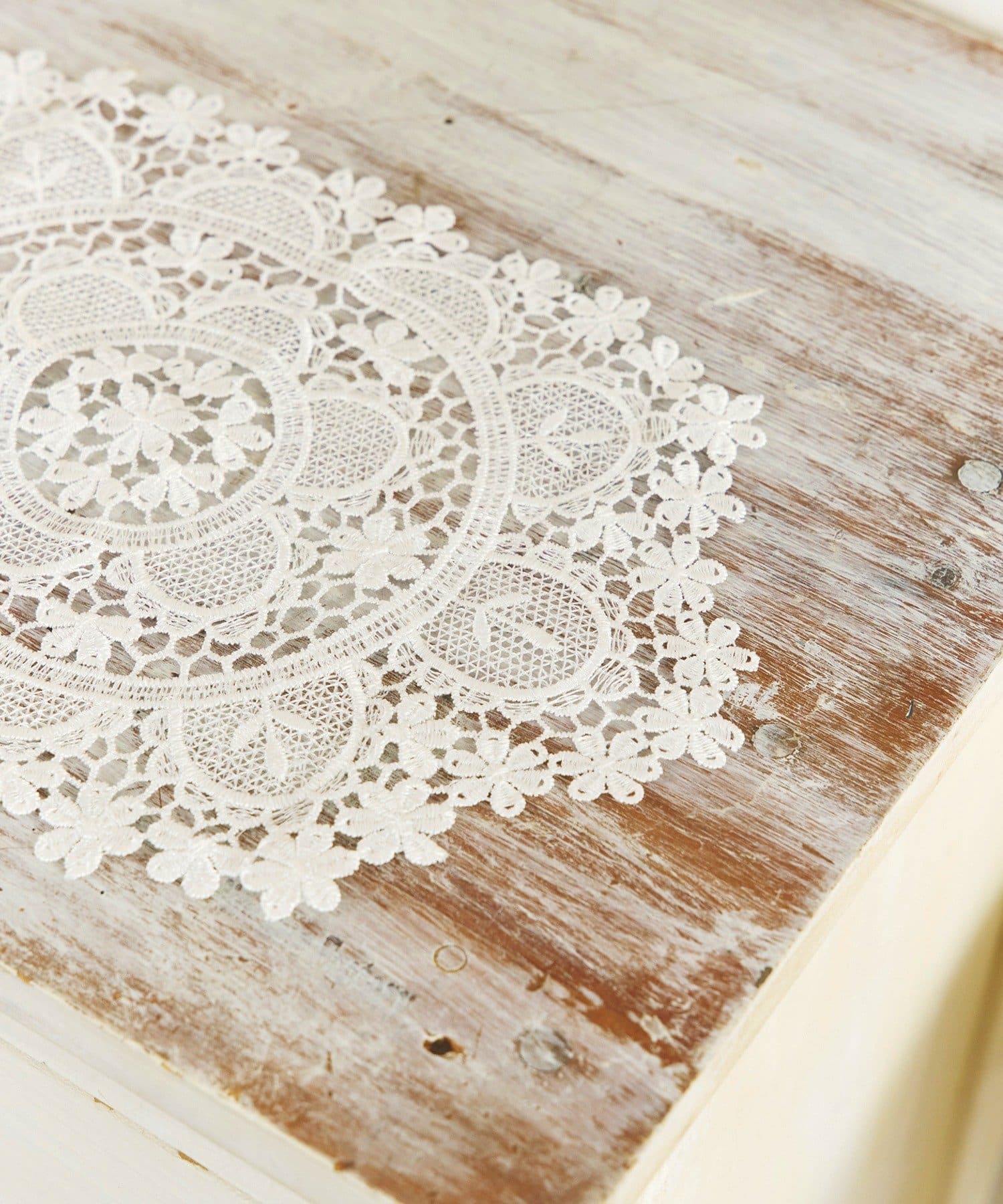 salut!(サリュ) レースドイリーオーバル：36cm／choupinet