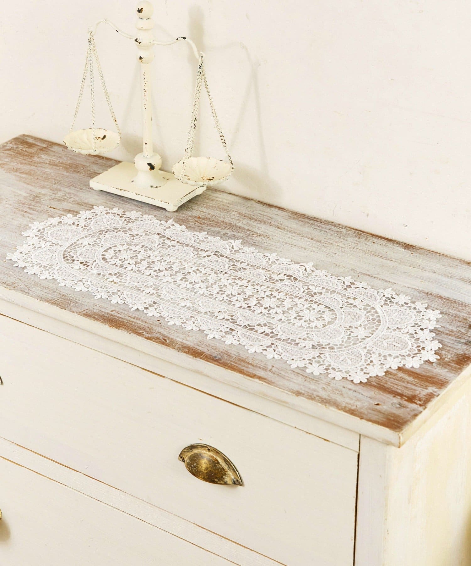 salut!(サリュ) レースドイリーオーバル：64cm／choupinet