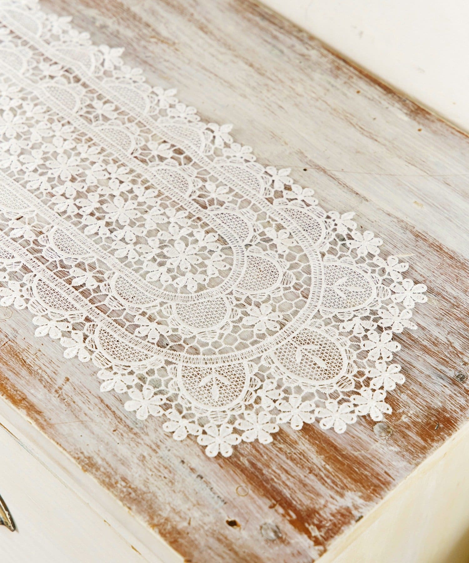 salut!(サリュ) レースドイリーオーバル：64cm／choupinet