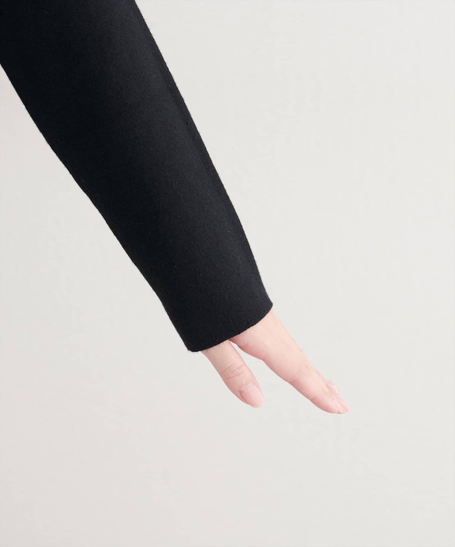 natural couture(ナチュラルクチュール) 【WEB限定】ゴールド釦Vネックプルオーバー