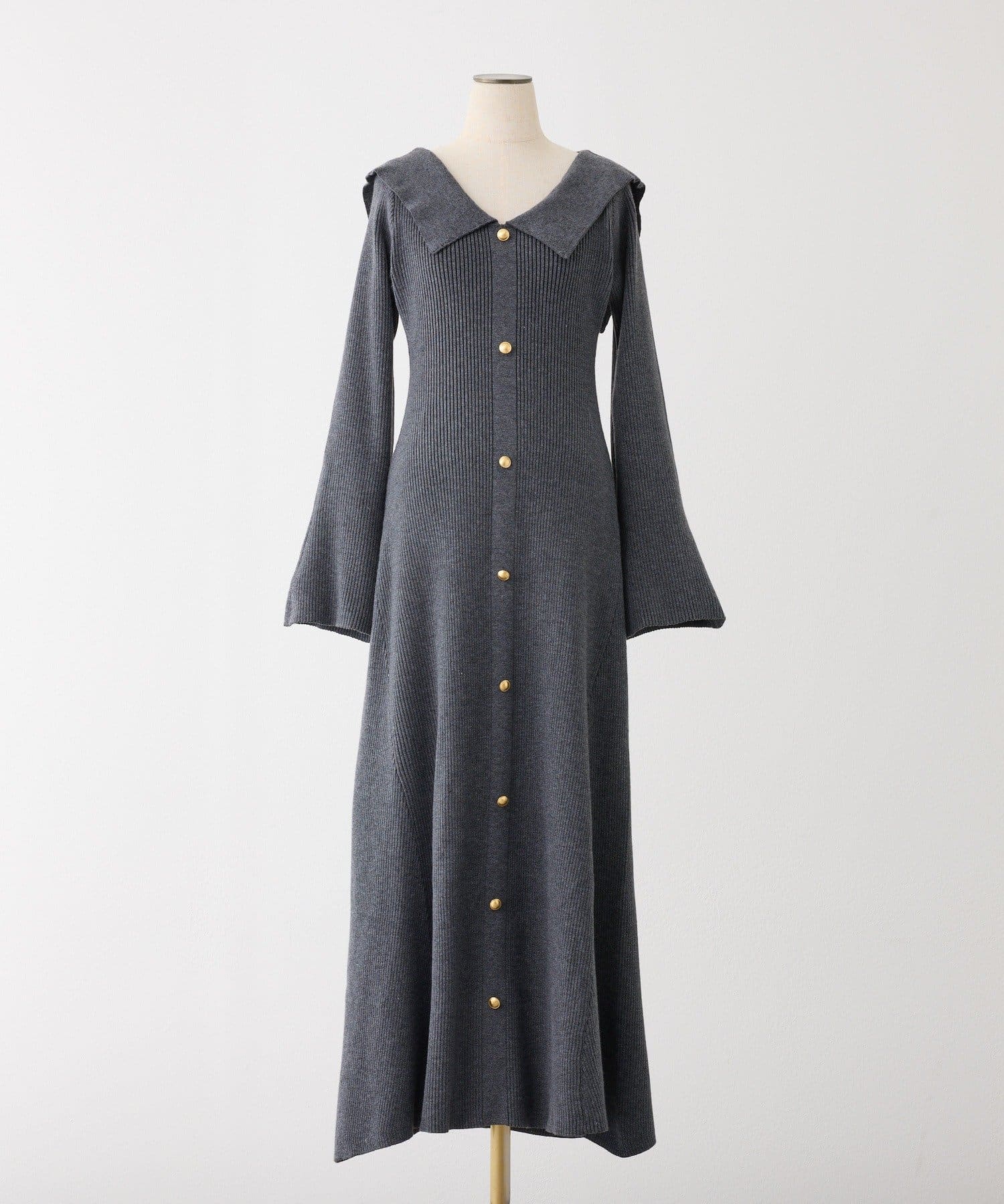 one after another NICE CLAUP(ワンアフターアナザー ナイスクラップ) 襟付き金ボタンニットロングワンピース