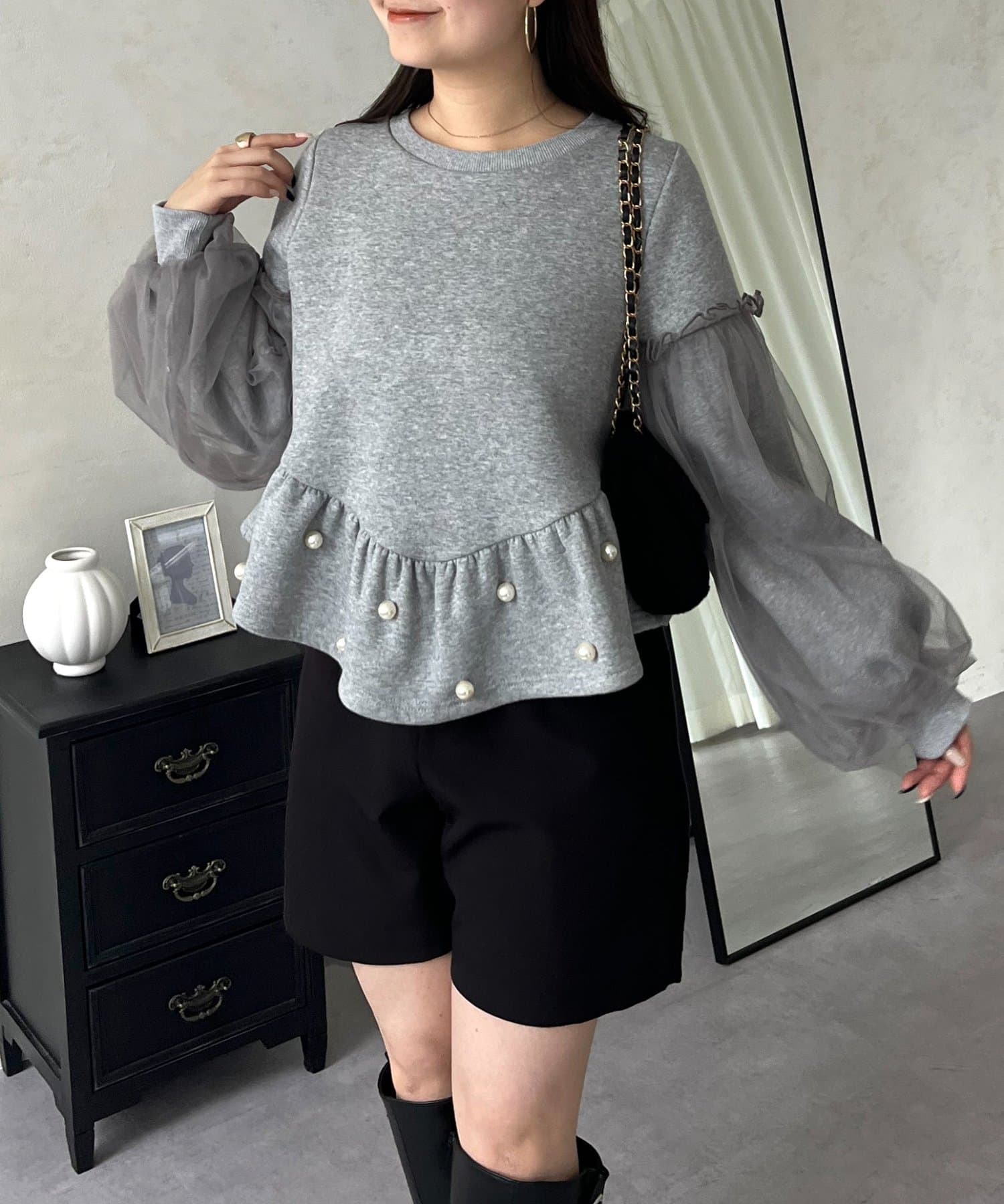 prose verse(プロズヴェール) 袖チュールパールペプラムスウェット