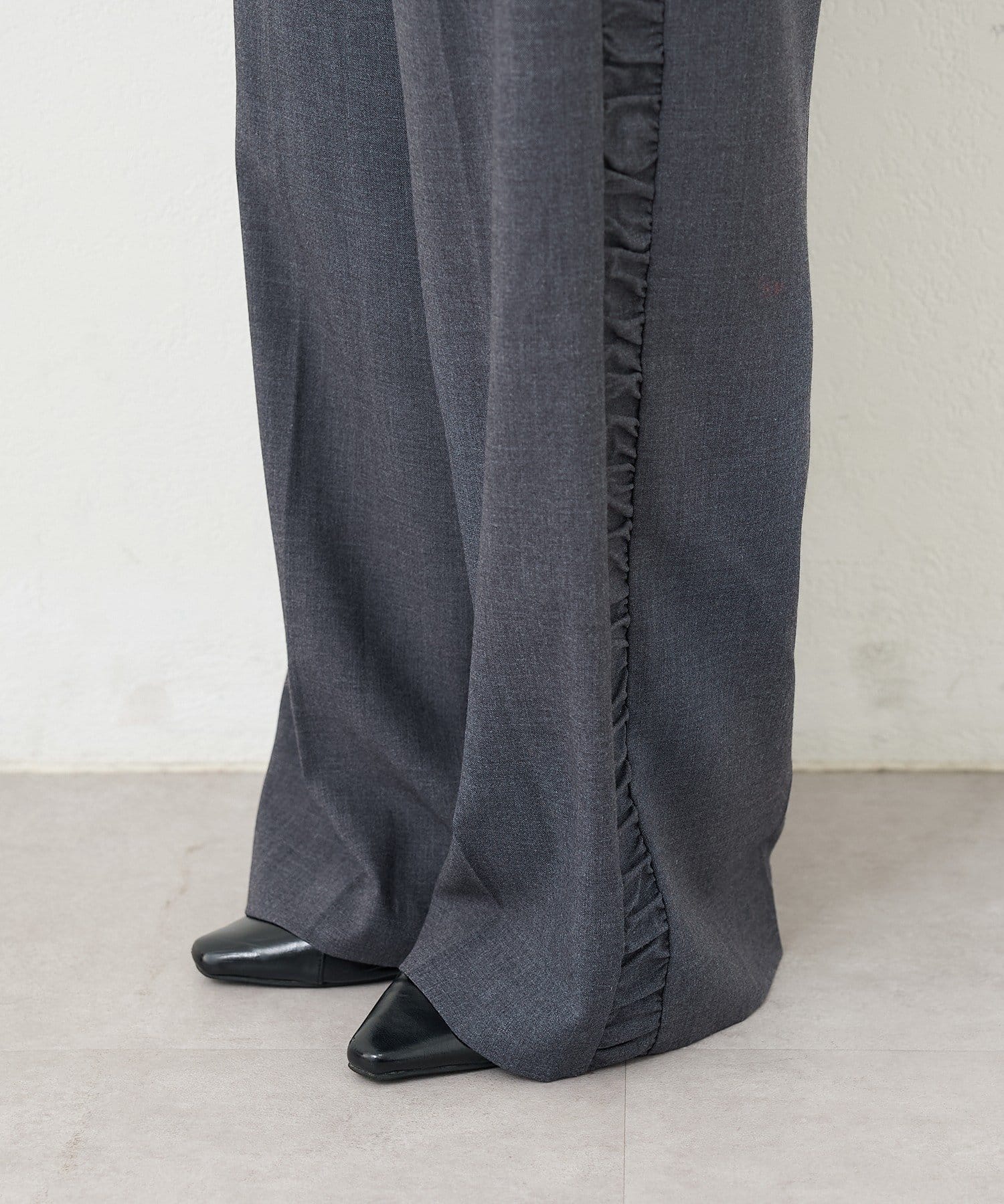 Kastane(カスタネ) 【3サイズ展開/高身長サイズ/低身長サイズ】B サイドシャーリングスラックス