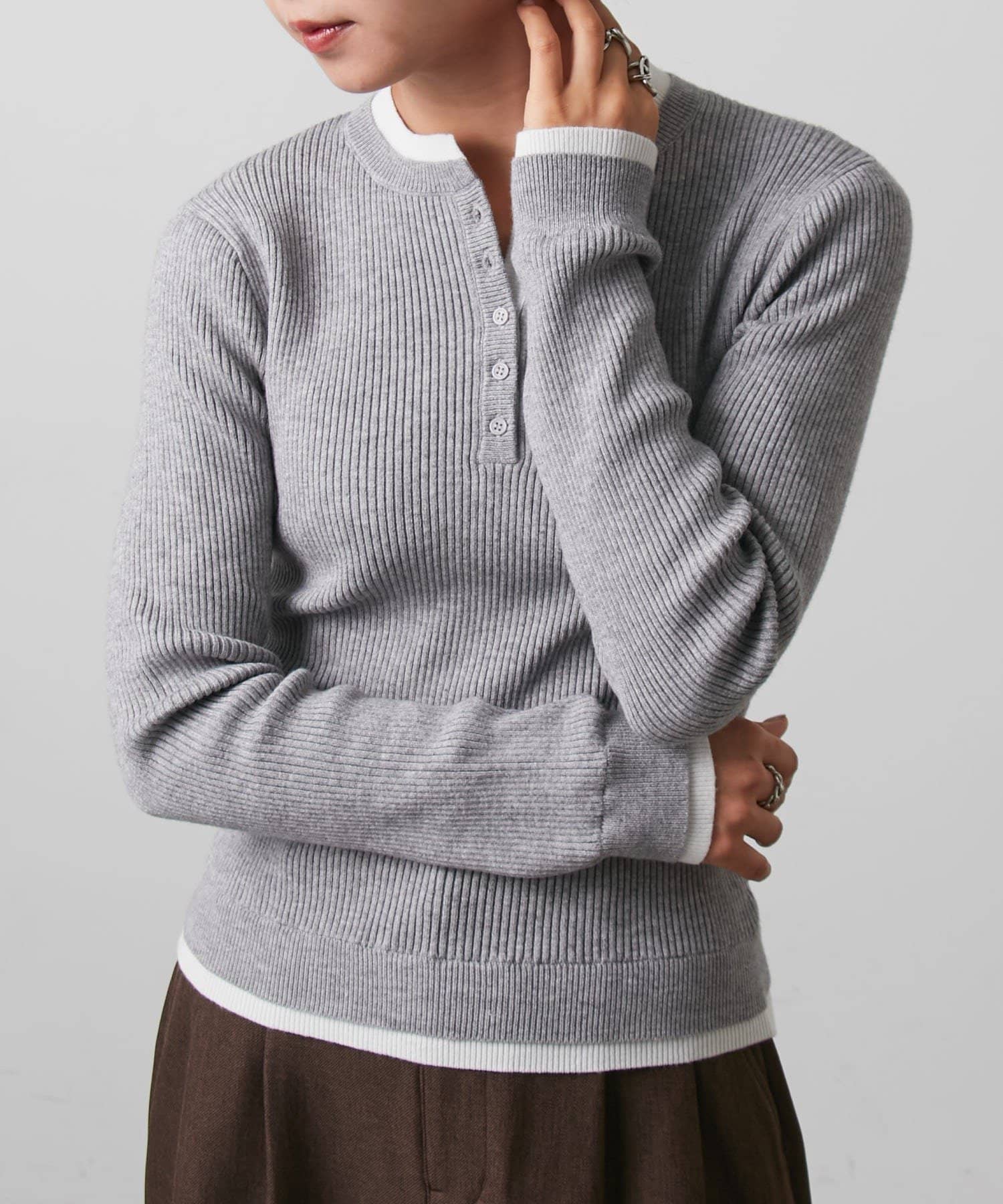 COLONY 2139(コロニー トゥーワンスリーナイン) 【WEB限定】レイヤードヘンリーネックリブニット