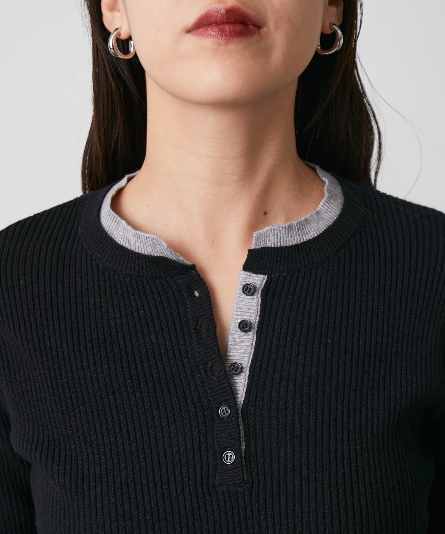 COLONY 2139(コロニー トゥーワンスリーナイン) 【WEB限定】レイヤードヘンリーネックリブニット