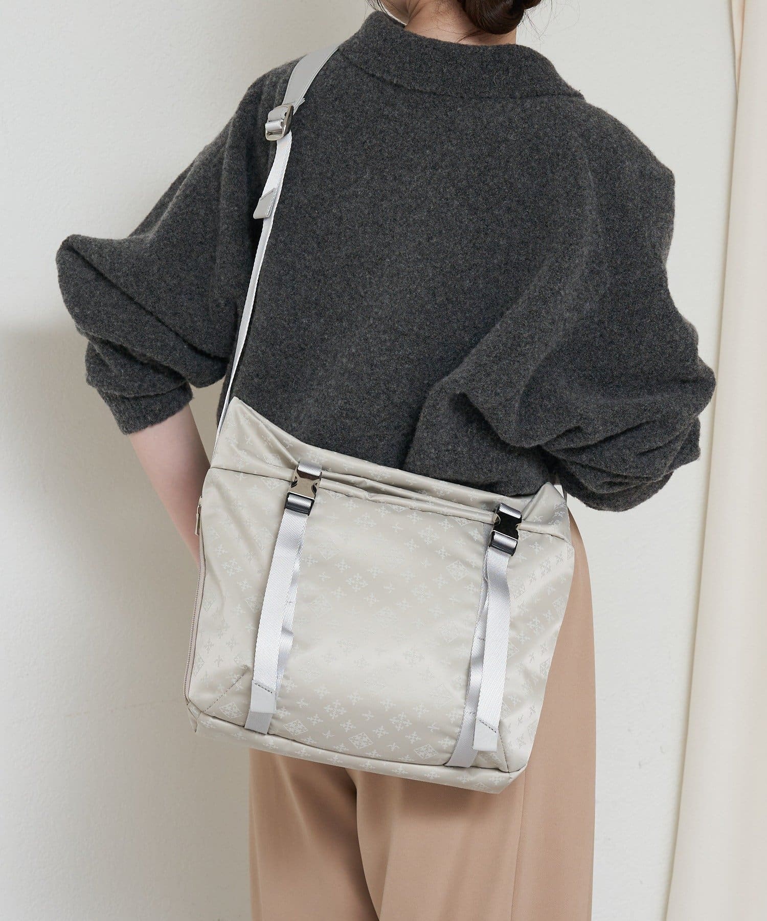 russet(ラシット) ナイロンジャガードメタルバックルショルダーバッグ M