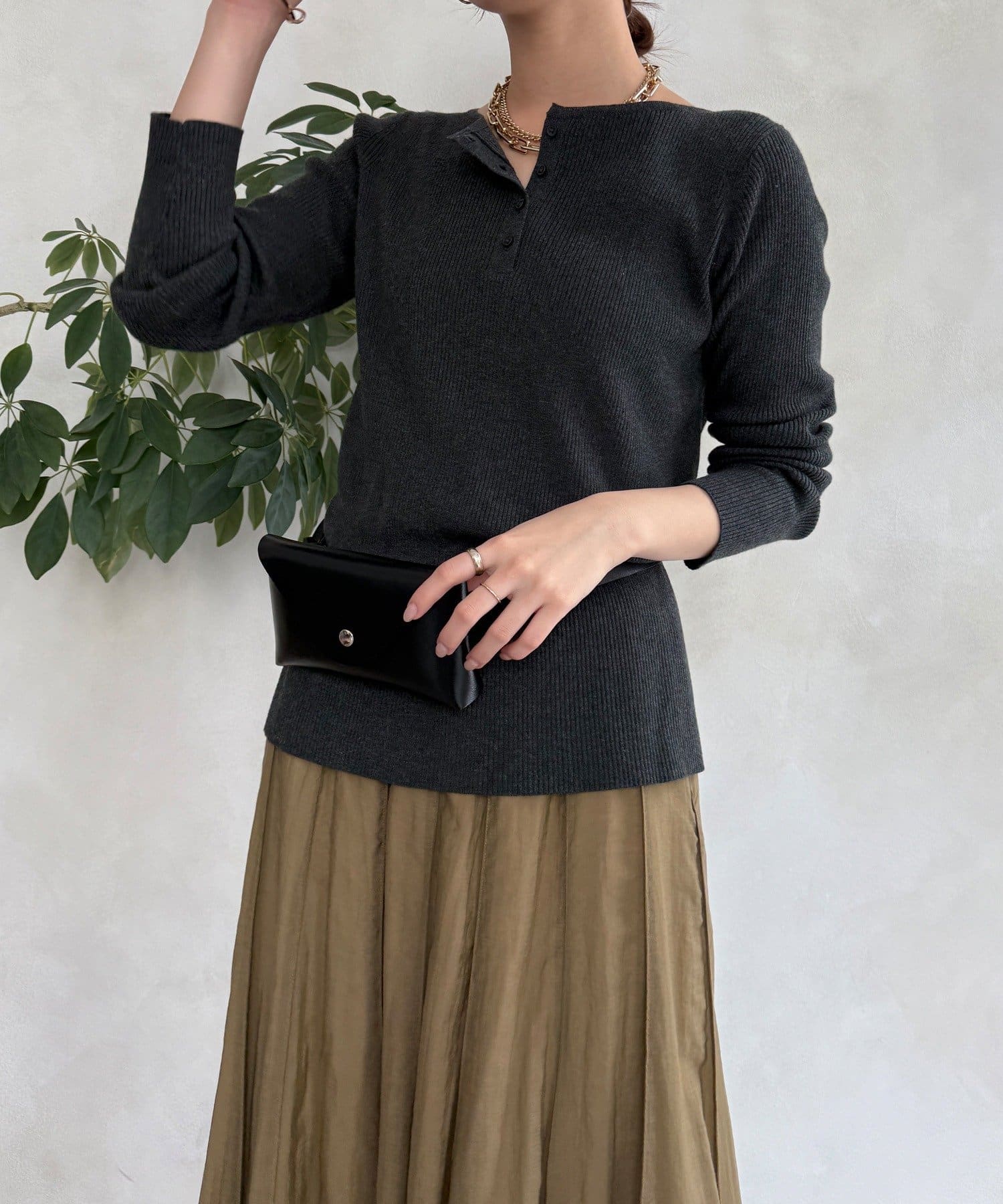 OUTLET(アウトレット) 【DouDou】バックロゴ刺繍ヘンリーリブニット