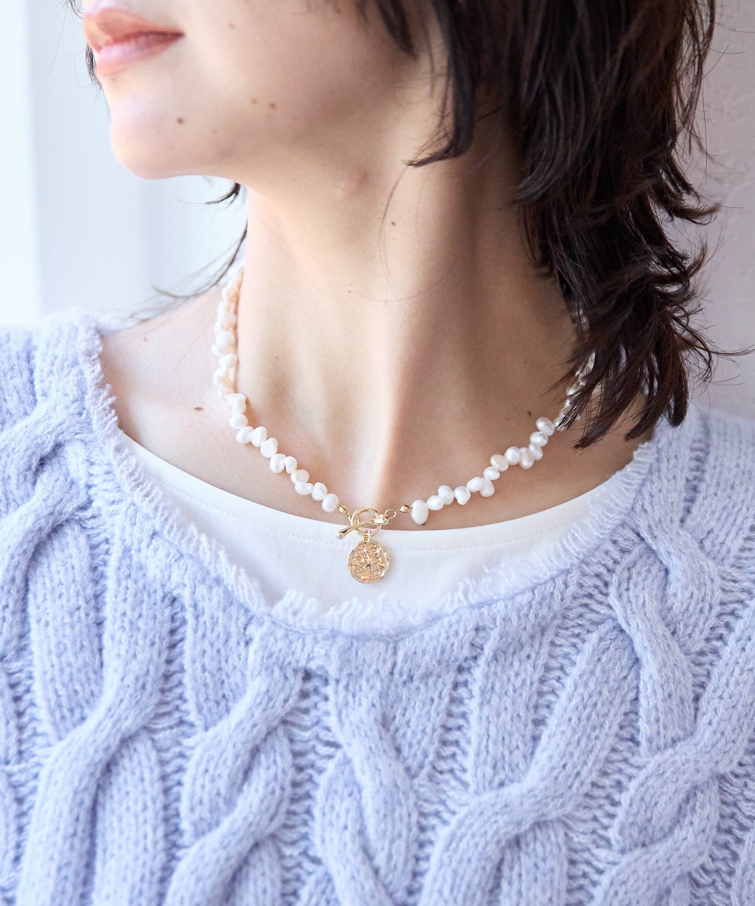 RIVE DROITE(リヴドロワ) 予約【華やかな印象に】プレート付きパールショートネックレス