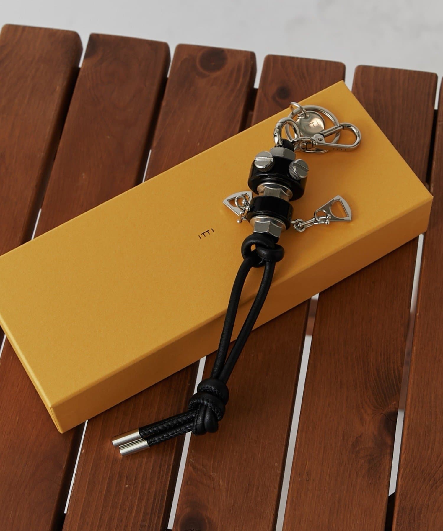 Lui's(ルイス) 【ITTI】CRISTY ROBOT KNOT CHARM / STCOW