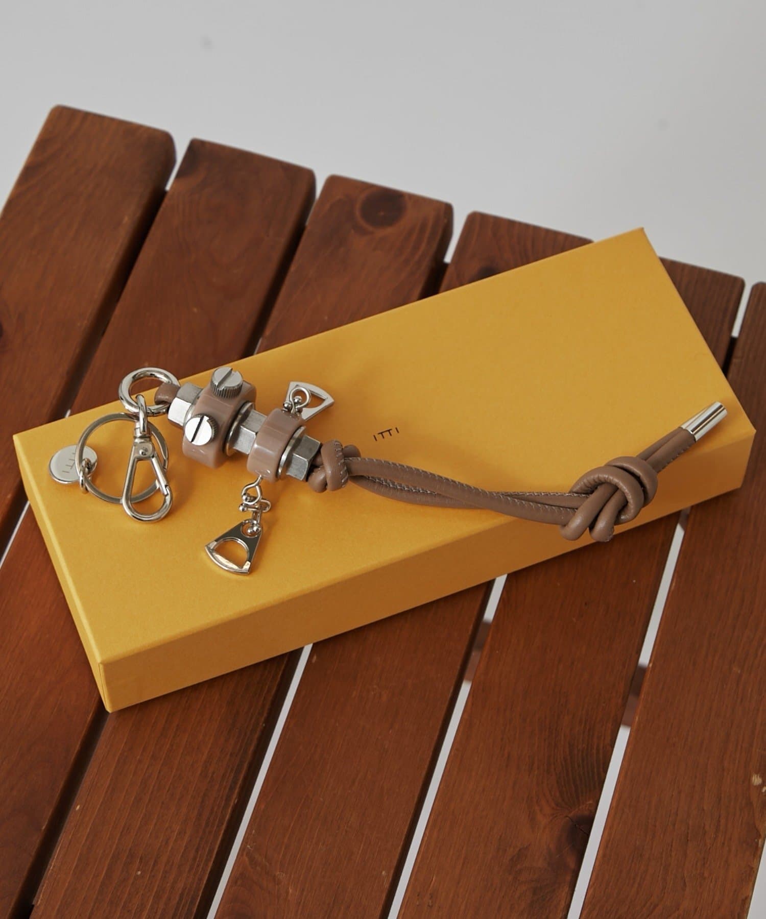 Lui's(ルイス) 【ITTI】CRISTY ROBOT KNOT CHARM / STCOW