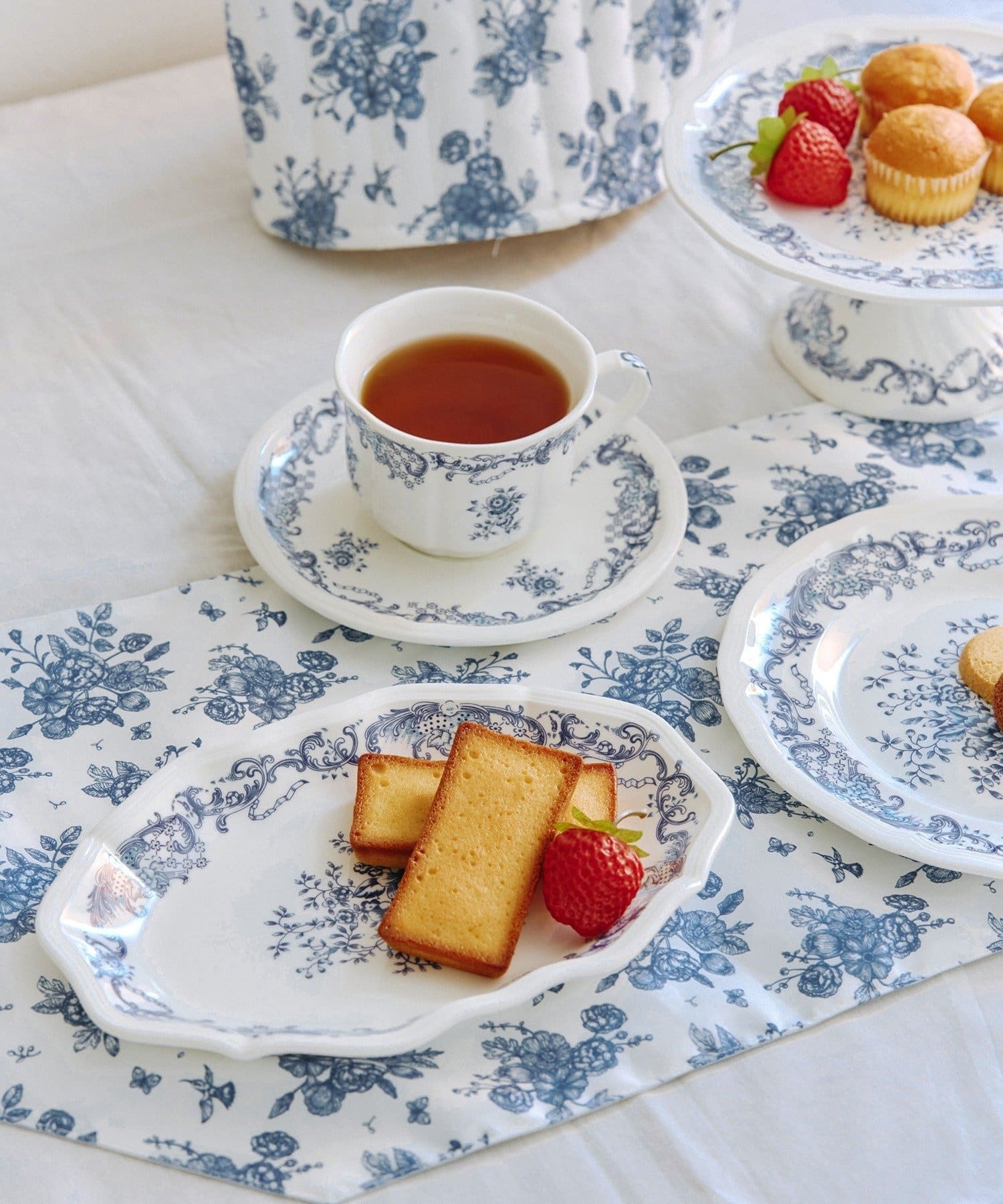 salut!(サリュ) 《WEB限定商品》ブルーブランタッセル付きテーブルランナー：30×120cm