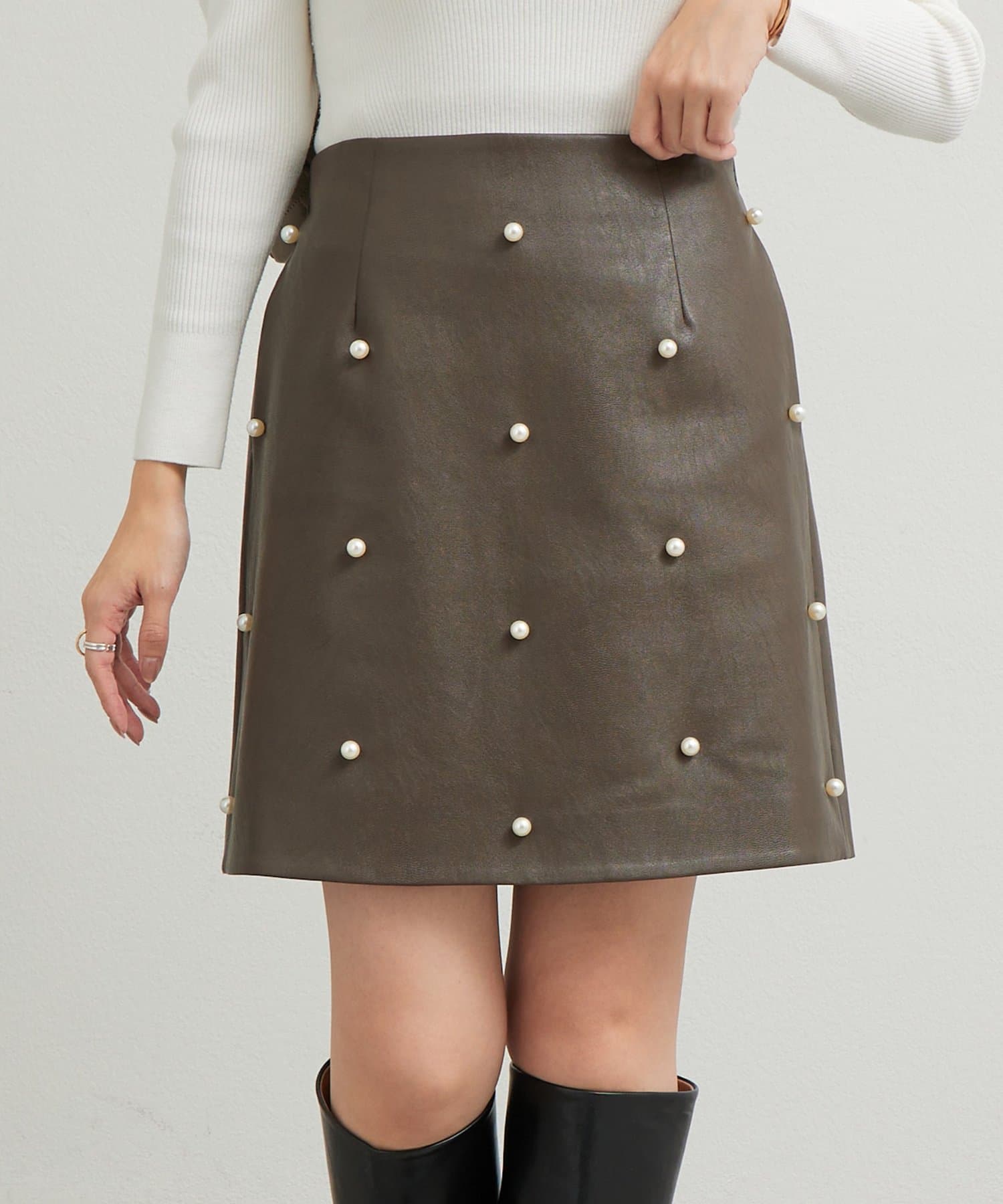 La boutique BonBon(ラブティックボンボン) 【sanaセレクト】パール合皮ミニスカート