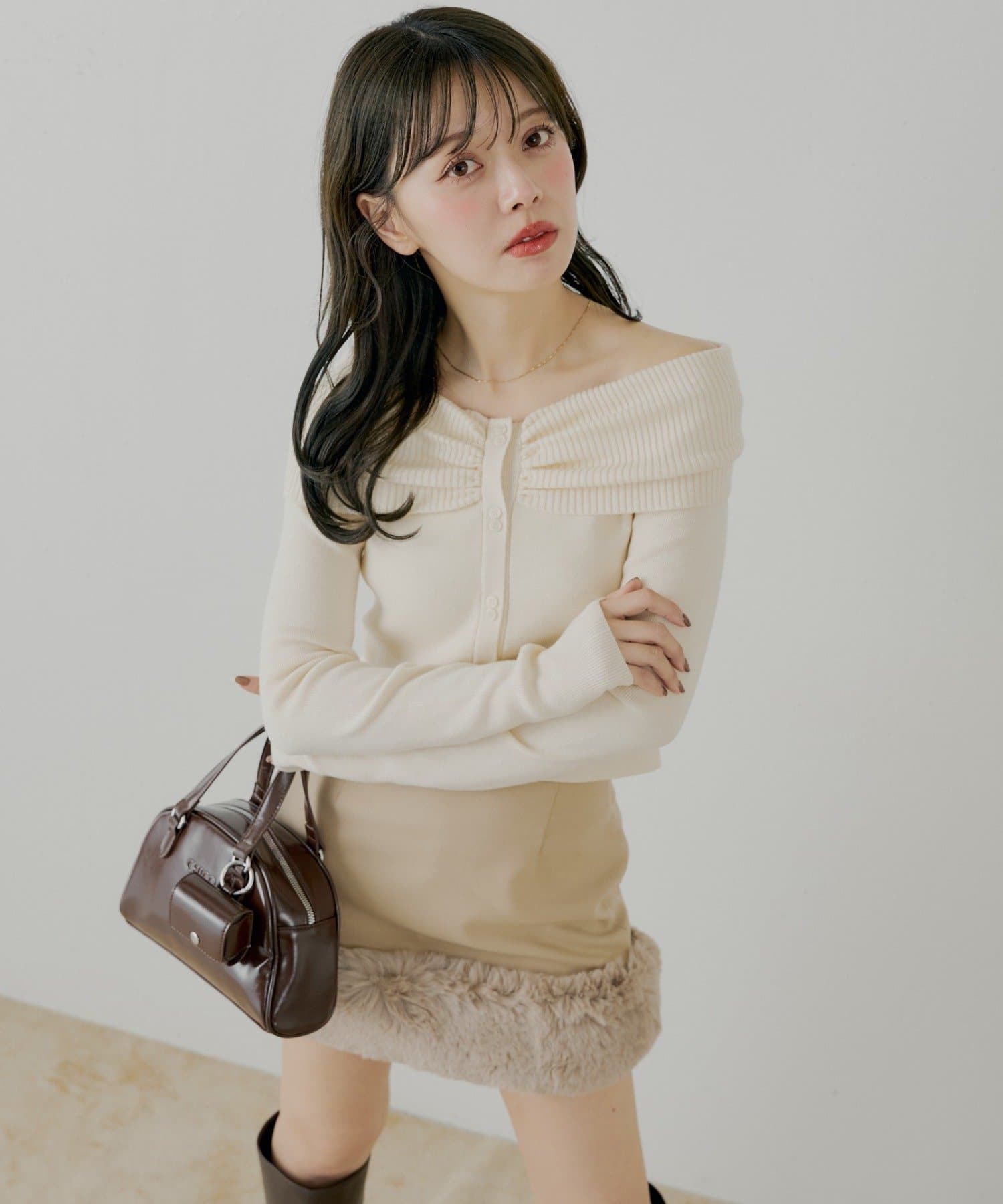 Chico(チコ) 【10/23(木)0時販売】フロントボタンオフショルニット