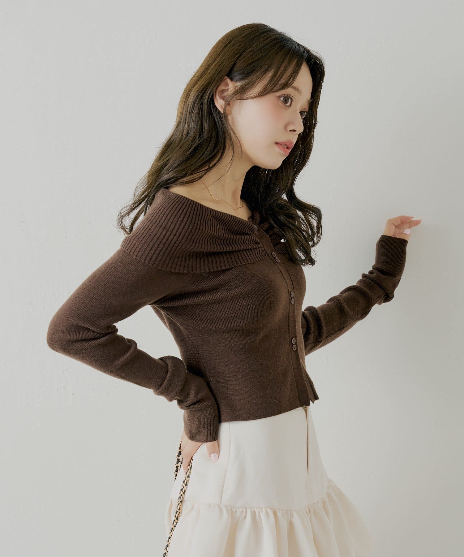 Chico(チコ) フロントボタンオフショルニット